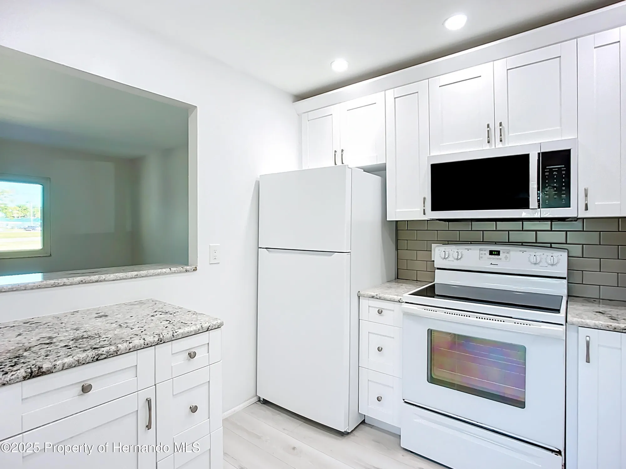 Property Slideshow image 14 of 37 | 1811 bedford ln, Sun City Center, FL, 33573