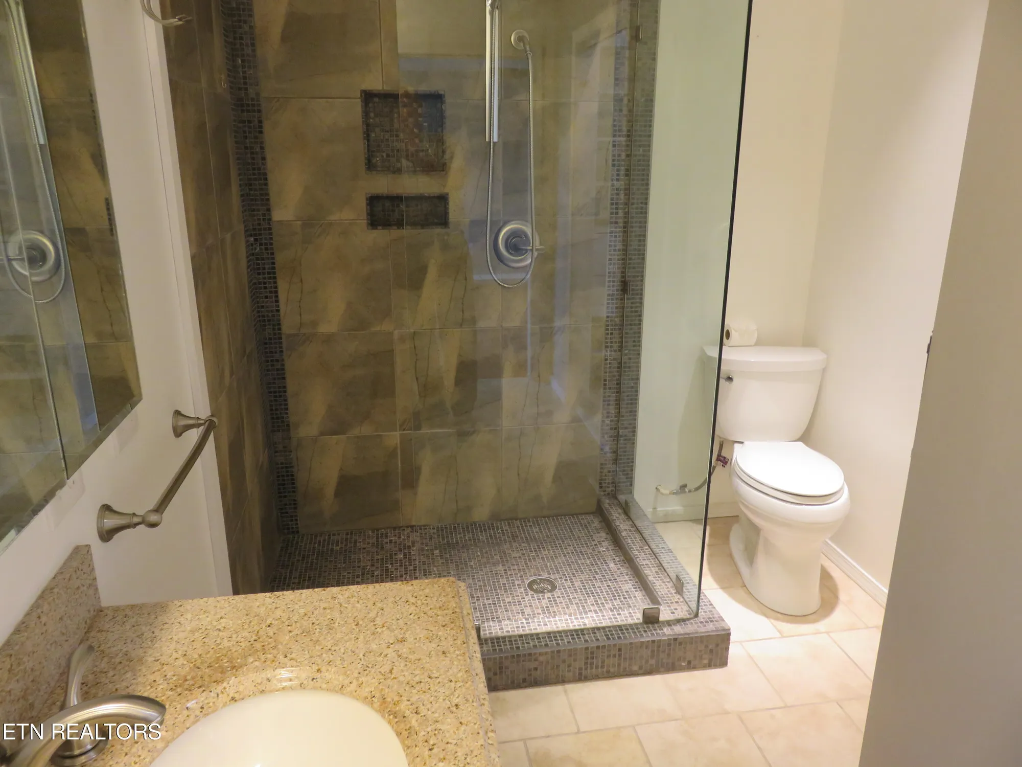 Property Slideshow image 25 of 49 | 104 chota hills trce, Loudon, TN, 37774