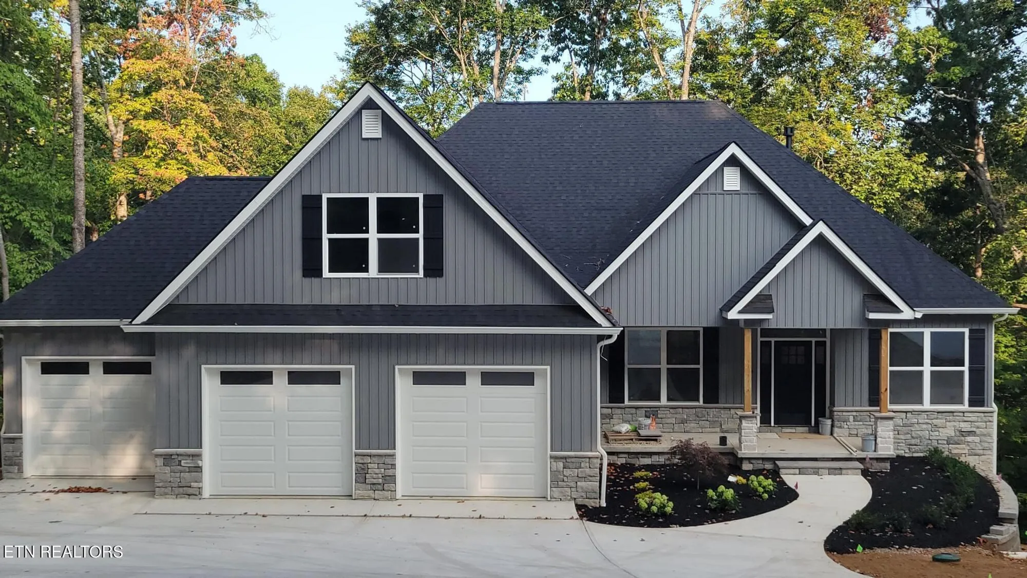 Property Slideshow image 1 of 19 | 216 chahyga cir, Loudon, TN, 37774