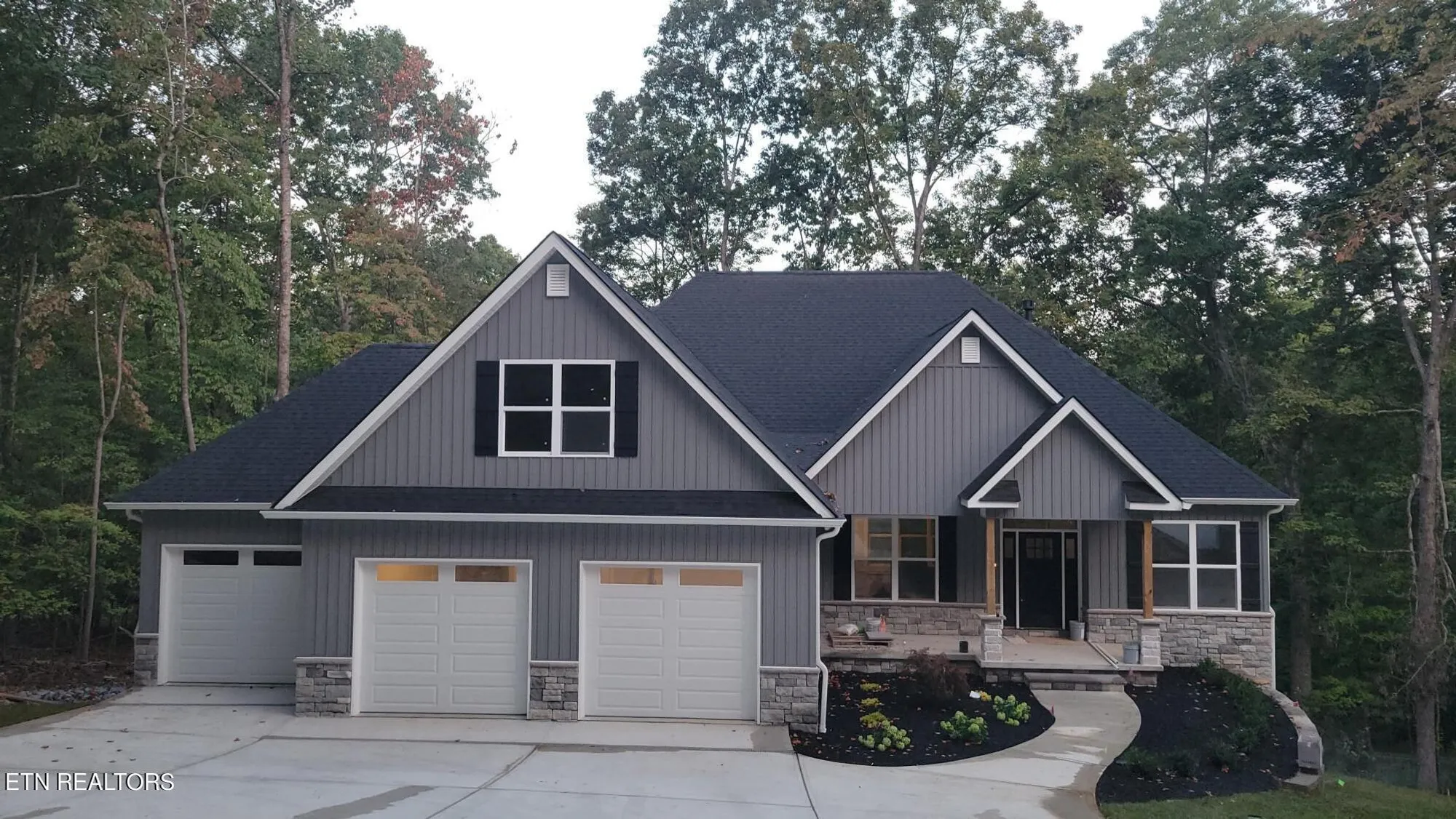 Property Slideshow image 2 of 19 | 216 chahyga cir, Loudon, TN, 37774