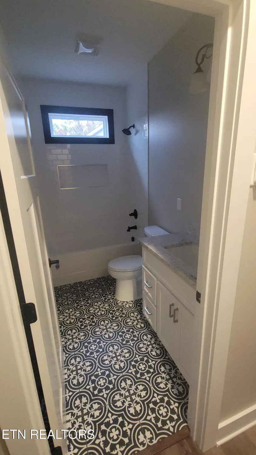 Property Slideshow image 16 of 19 | 216 chahyga cir, Loudon, TN, 37774