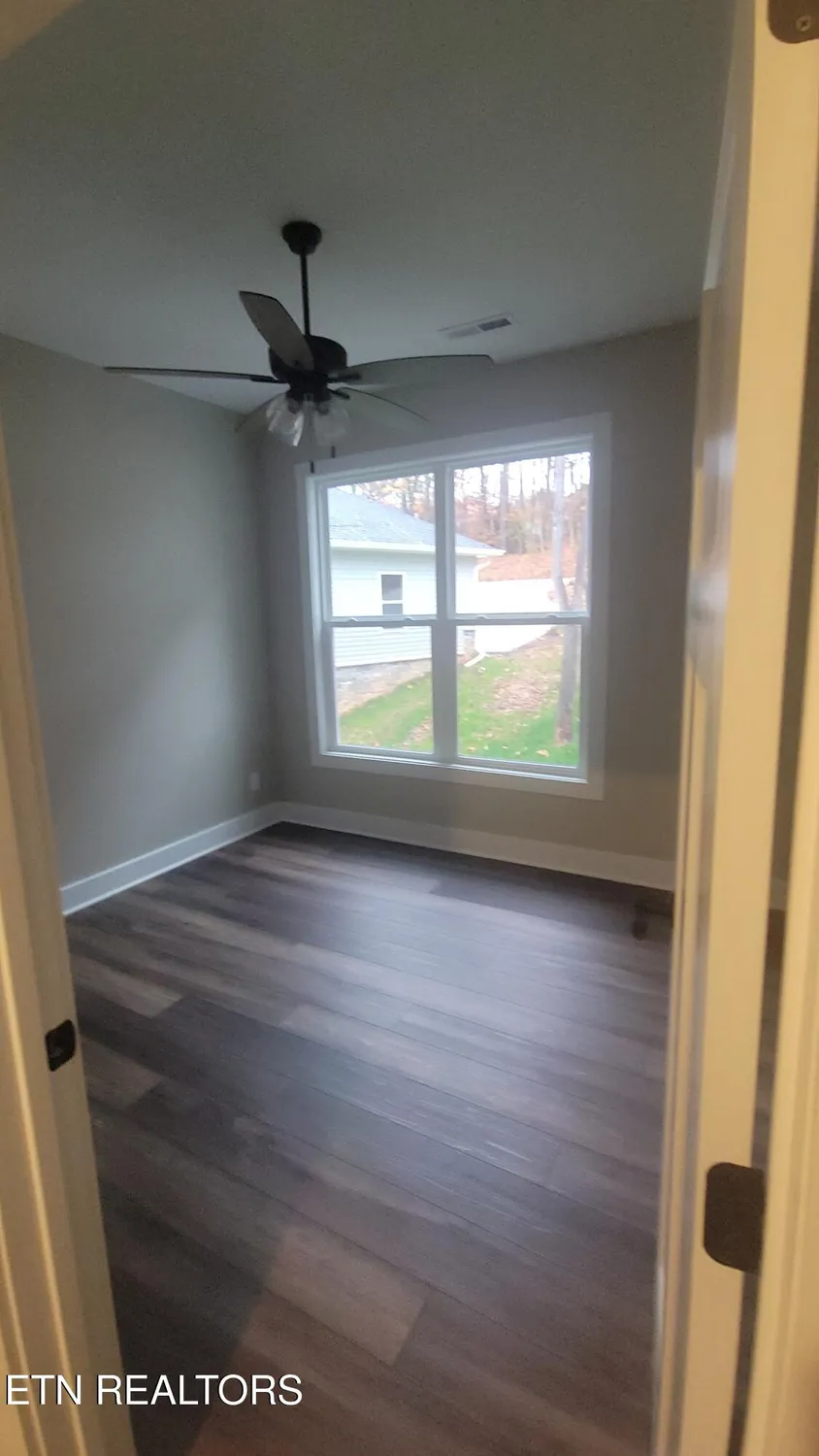 Property Slideshow image 14 of 19 | 216 chahyga cir, Loudon, TN, 37774