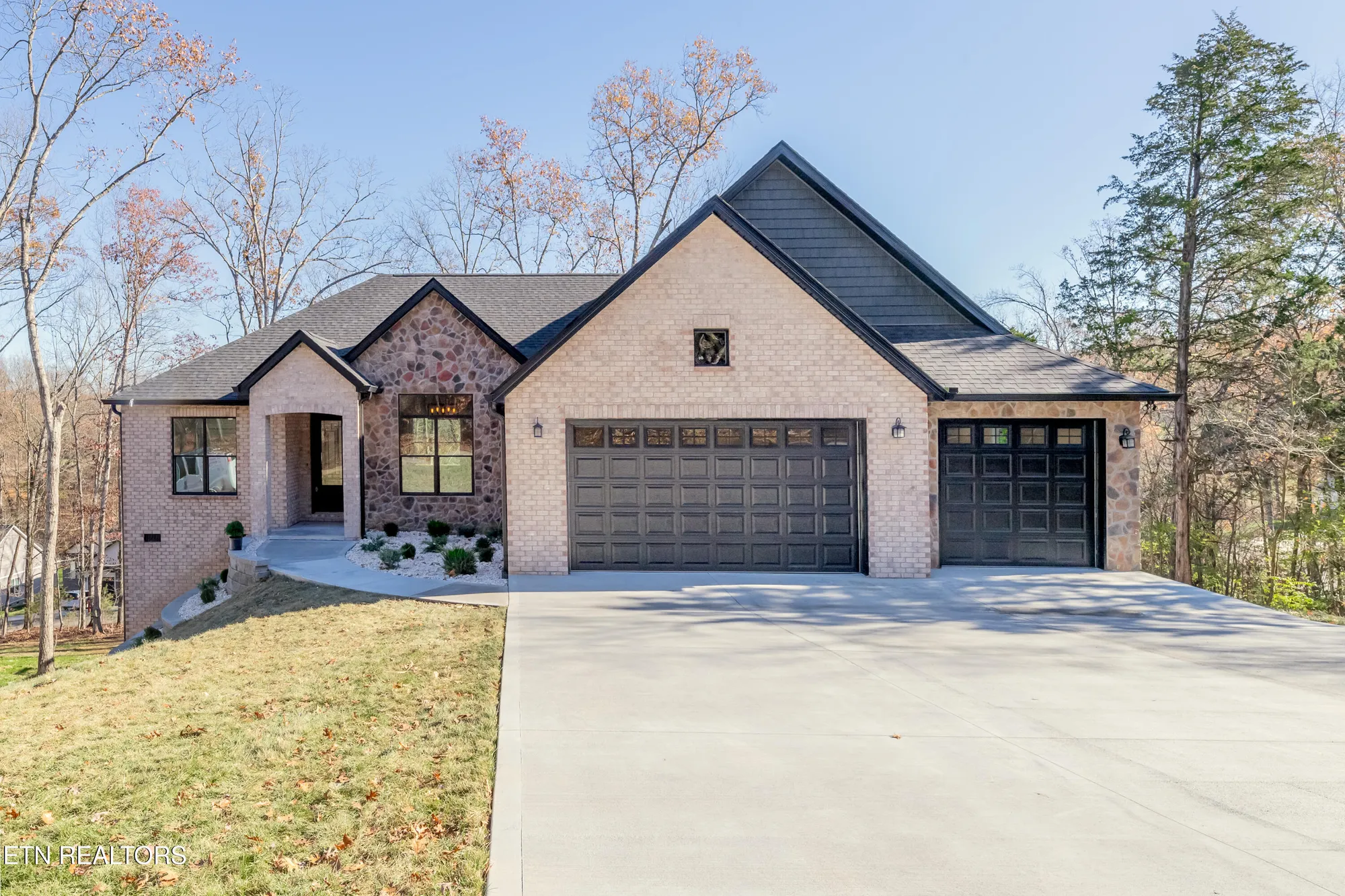 Property Slideshow image 1 of 58 | 124 nuhya way, Loudon, TN, 37774