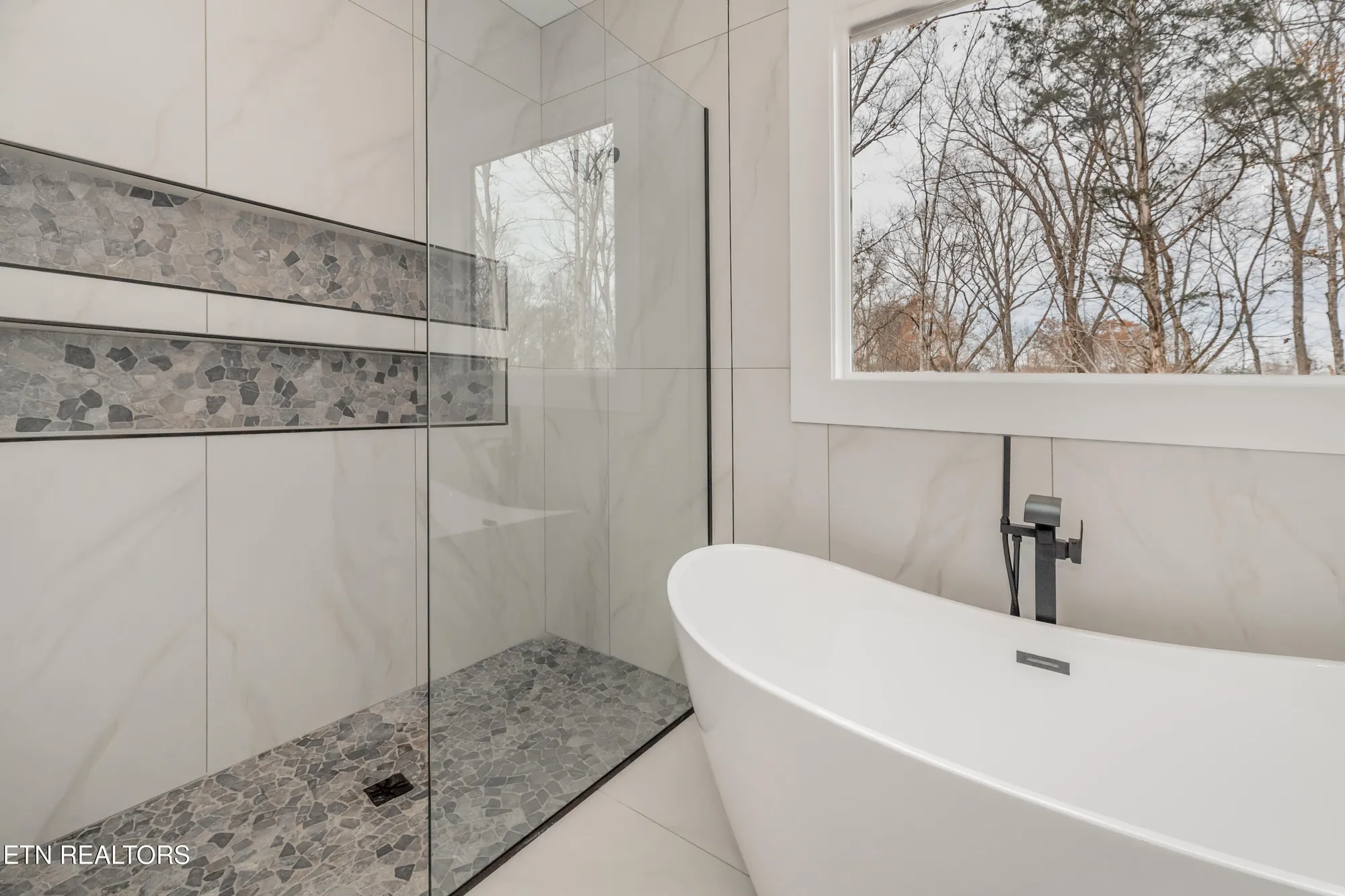 Property Slideshow image 24 of 49 | 328 nuhya ln, Loudon, TN, 37774