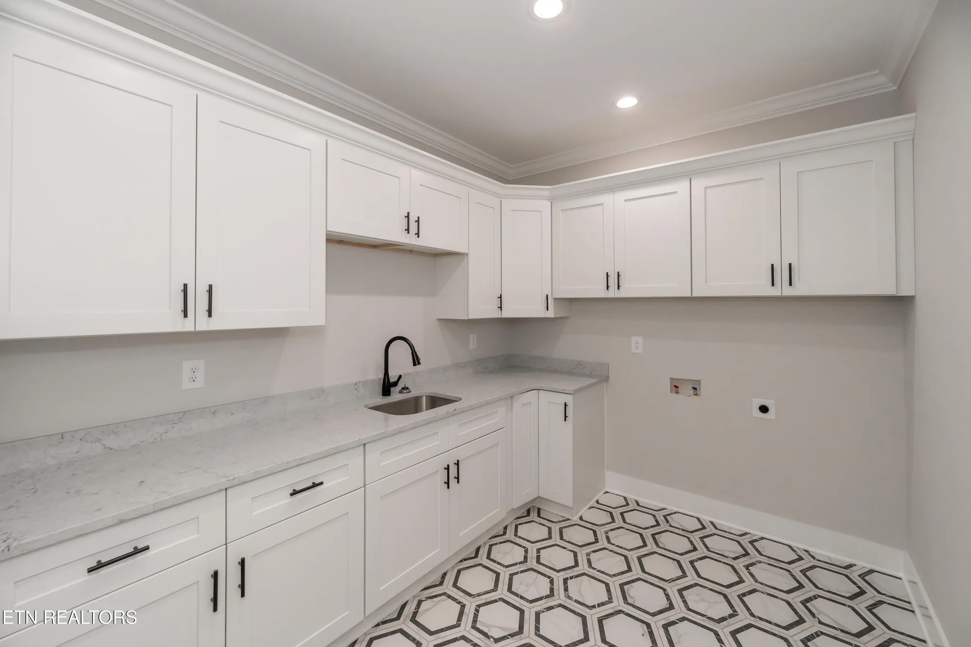Property Slideshow image 38 of 49 | 328 nuhya ln, Loudon, TN, 37774
