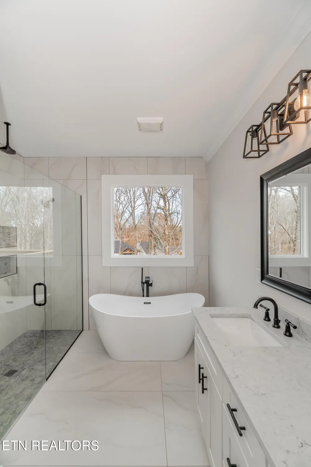 Property Slideshow image 23 of 49 | 328 nuhya ln, Loudon, TN, 37774