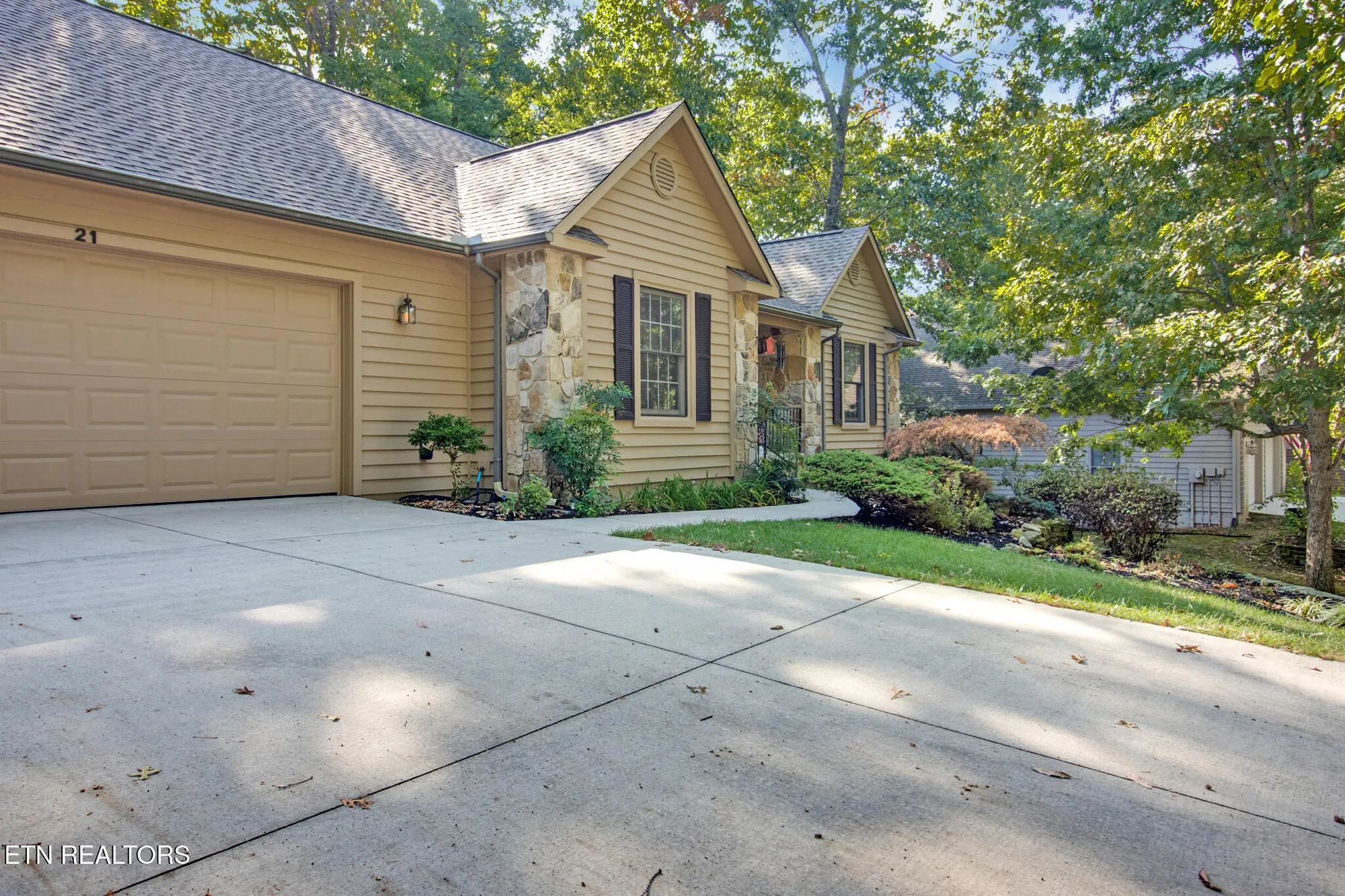 Property Slideshow image 3 of 48 | 21 amesbury ct, Crossville, TN, 38558