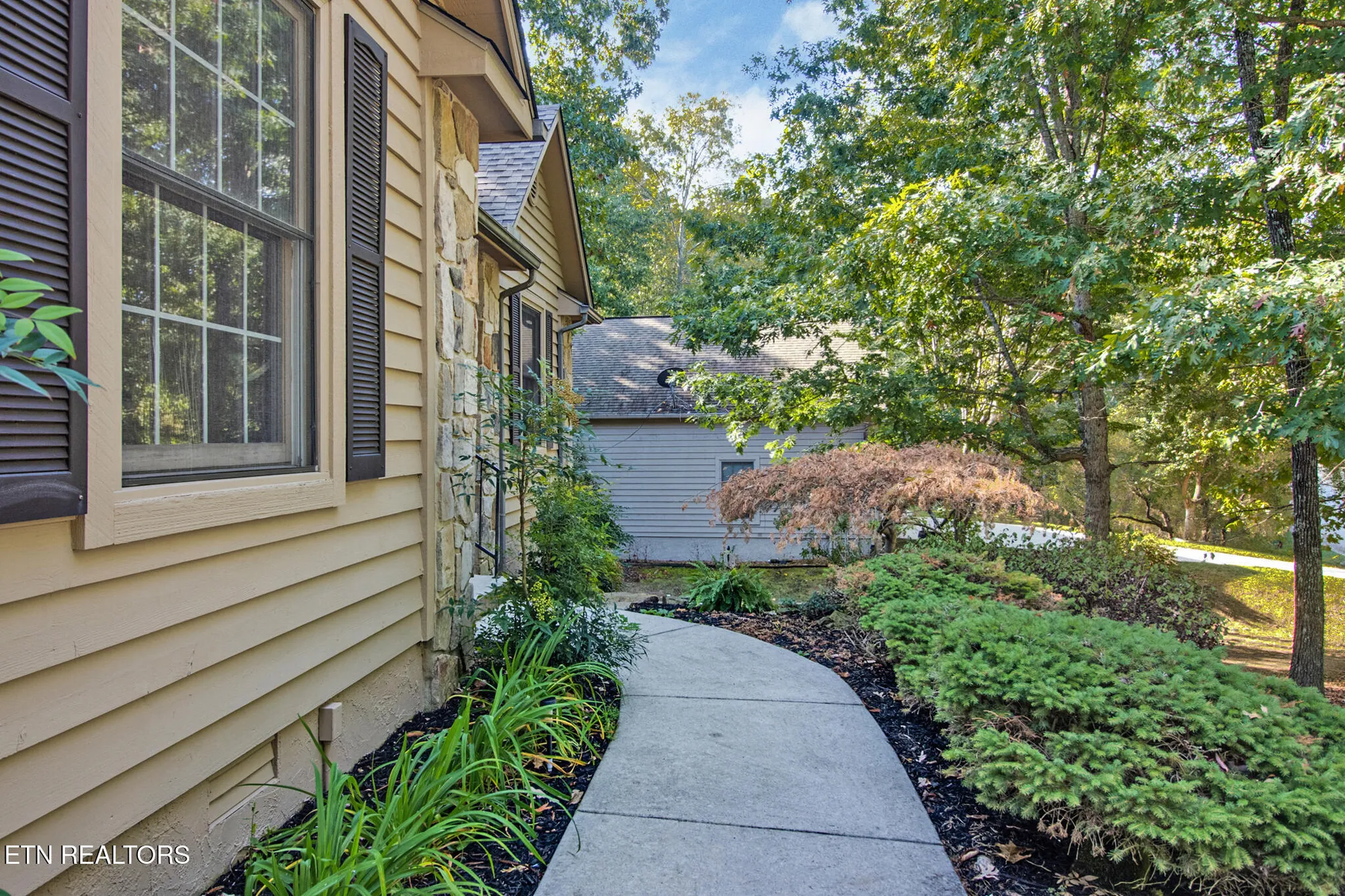 Property Slideshow image 4 of 48 | 21 amesbury ct, Crossville, TN, 38558