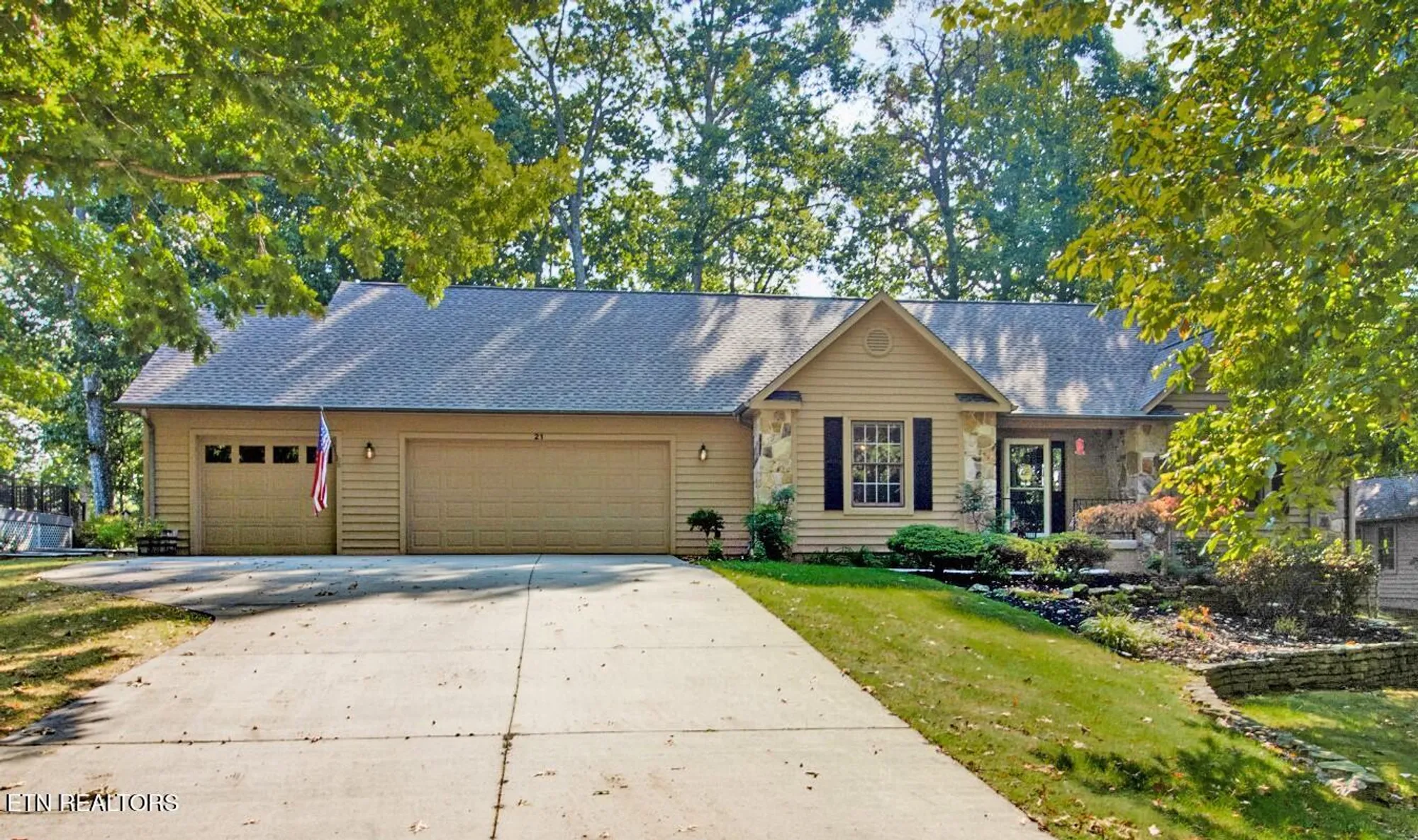 Property Slideshow image 1 of 48 | 21 amesbury ct, Crossville, TN, 38558