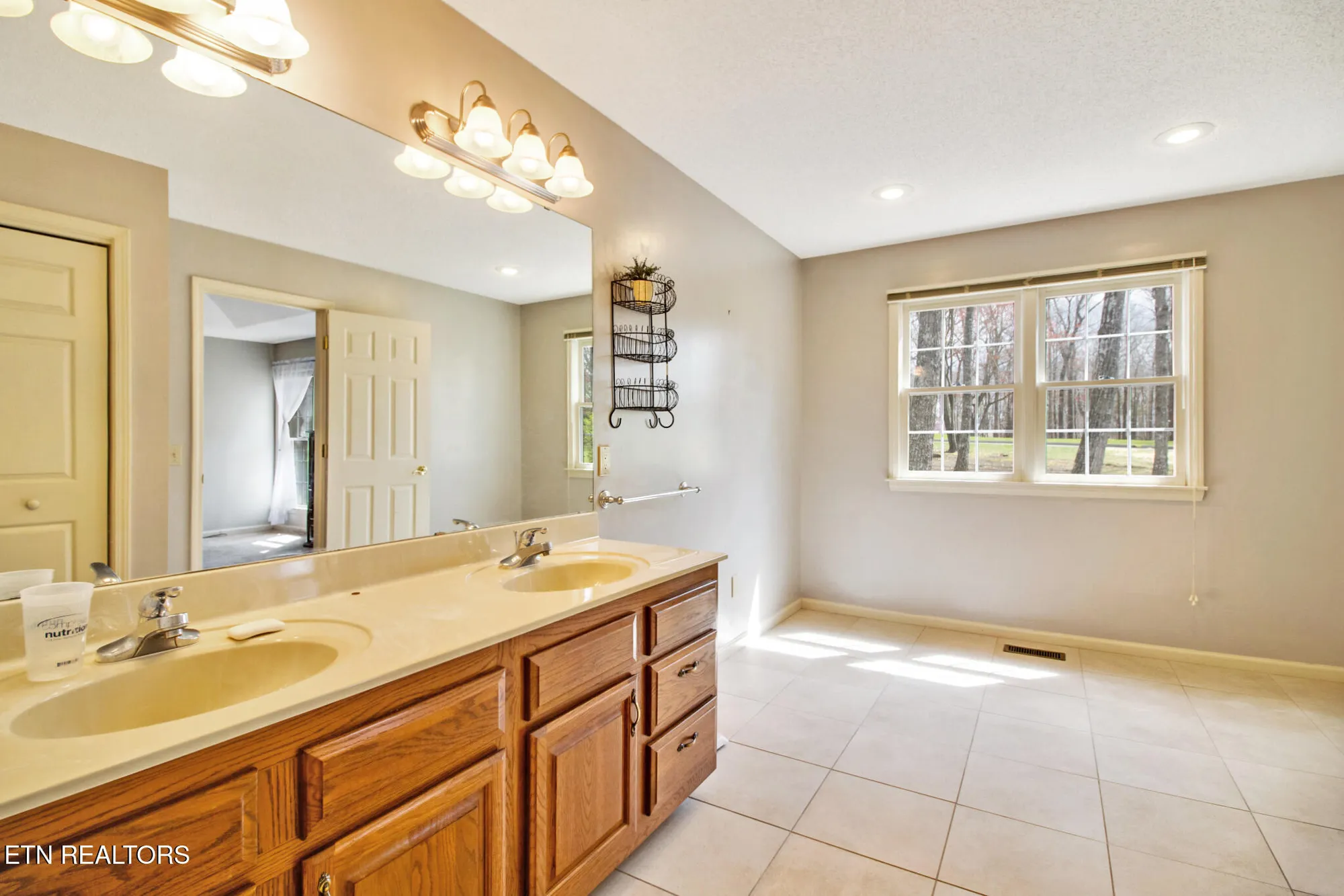 Property Slideshow image 39 of 48 | 21 amesbury ct, Crossville, TN, 38558