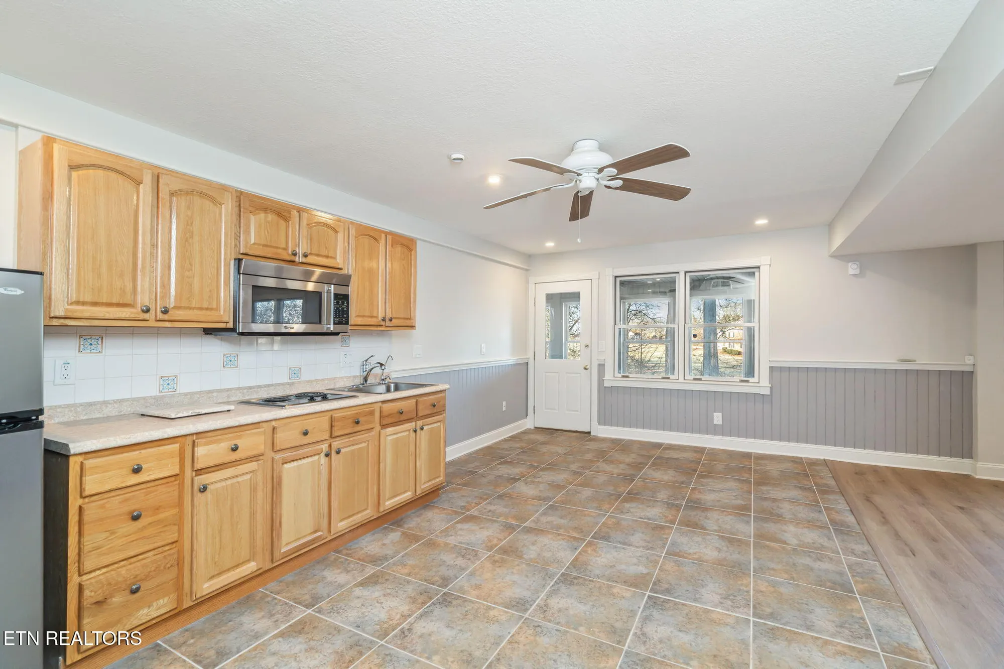 Property Slideshow image 38 of 59 | 141 inata cir, Loudon, TN, 37774