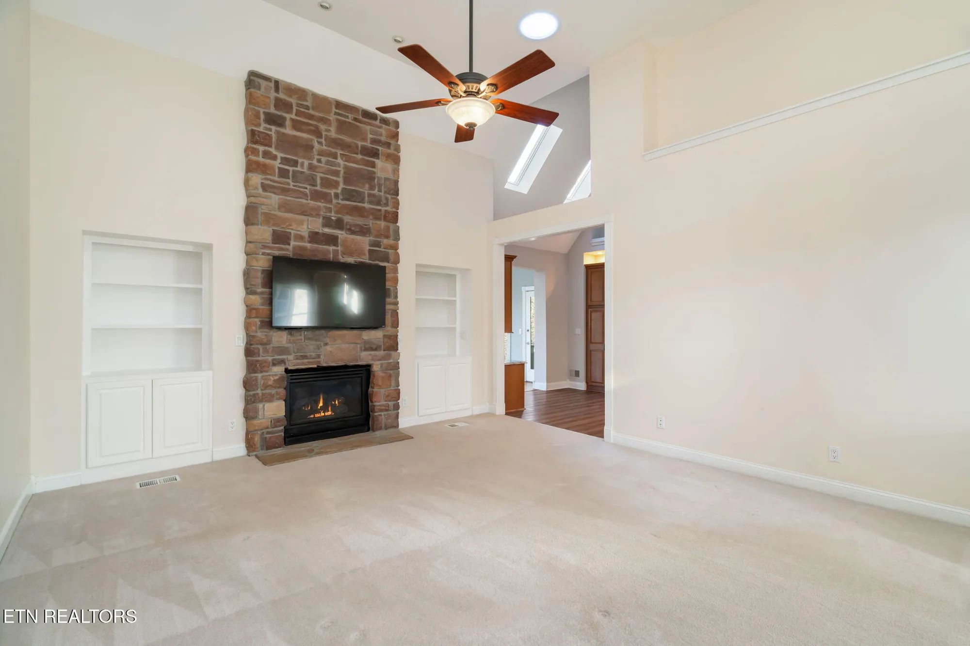 Property Slideshow image 12 of 59 | 141 inata cir, Loudon, TN, 37774