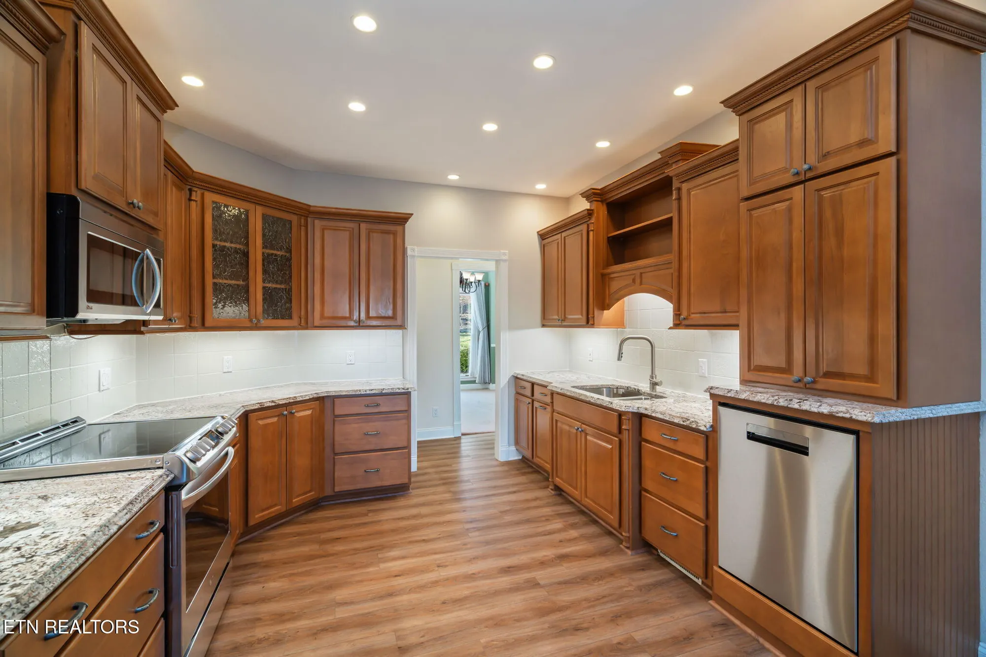 Property Slideshow image 16 of 59 | 141 inata cir, Loudon, TN, 37774