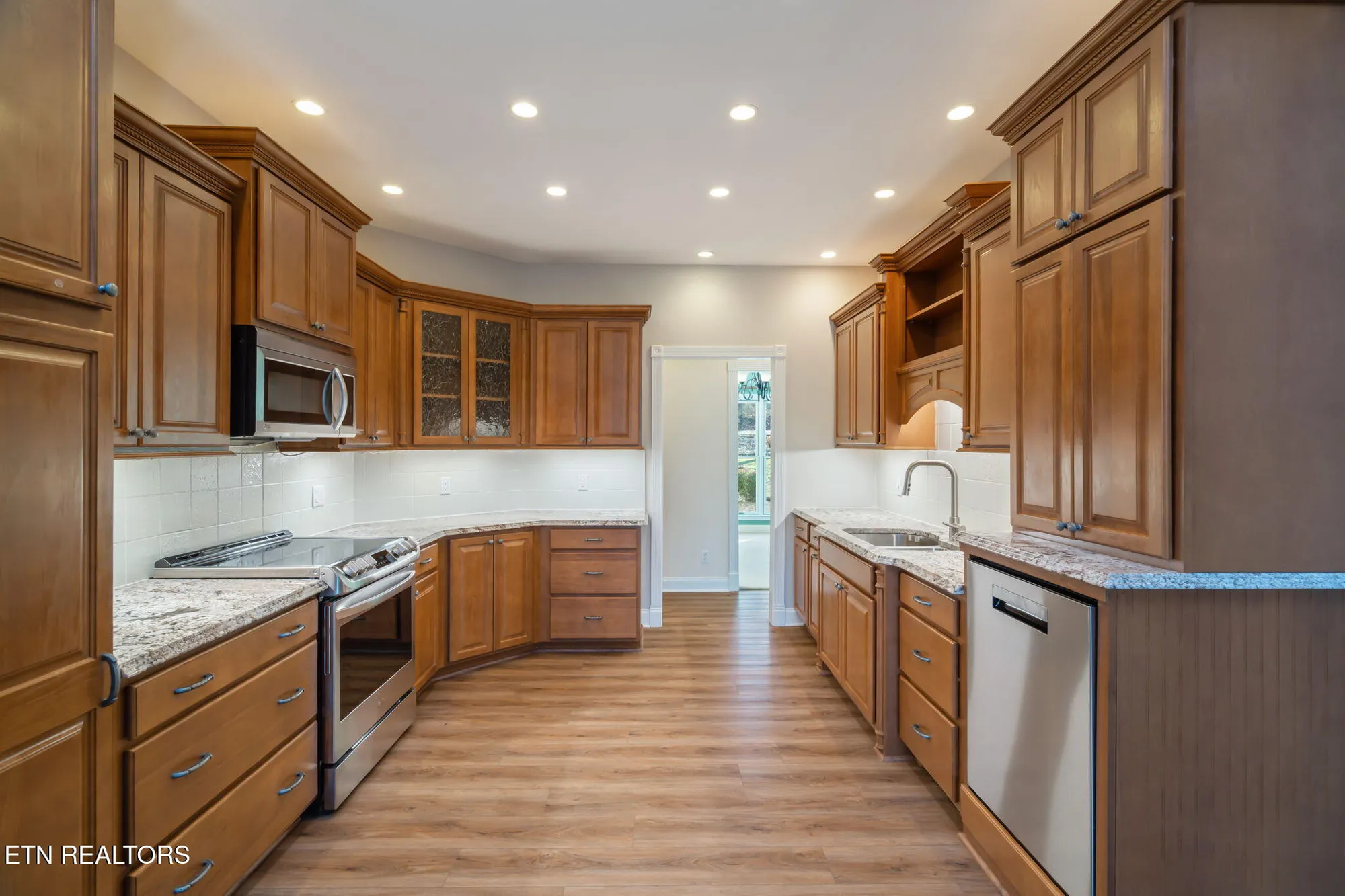 Property Slideshow image 17 of 59 | 141 inata cir, Loudon, TN, 37774