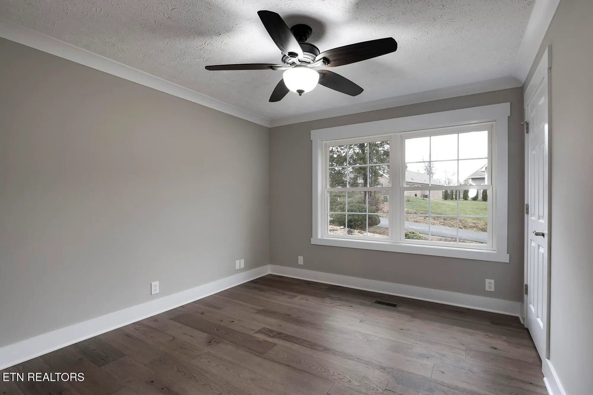 Property Slideshow image 34 of 50 | 301 uhdali pl, Loudon, TN, 37774