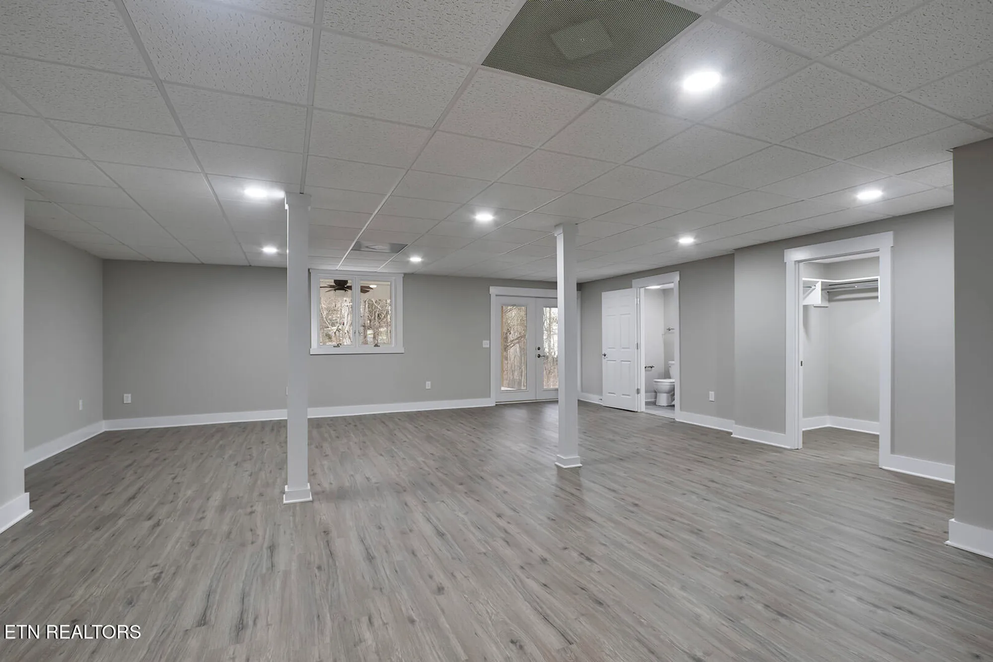 Property Slideshow image 37 of 50 | 301 uhdali pl, Loudon, TN, 37774