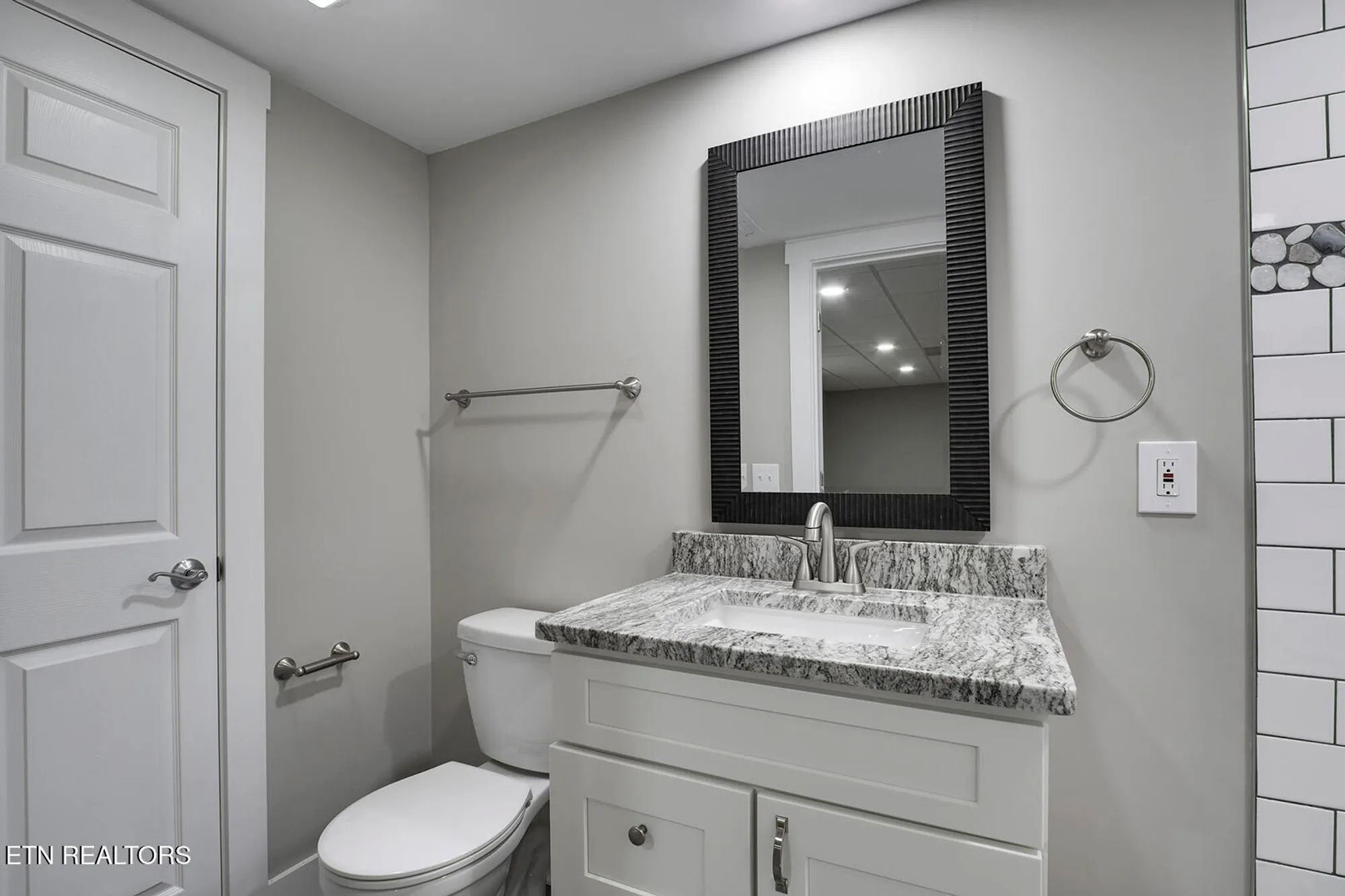 Property Slideshow image 39 of 50 | 301 uhdali pl, Loudon, TN, 37774