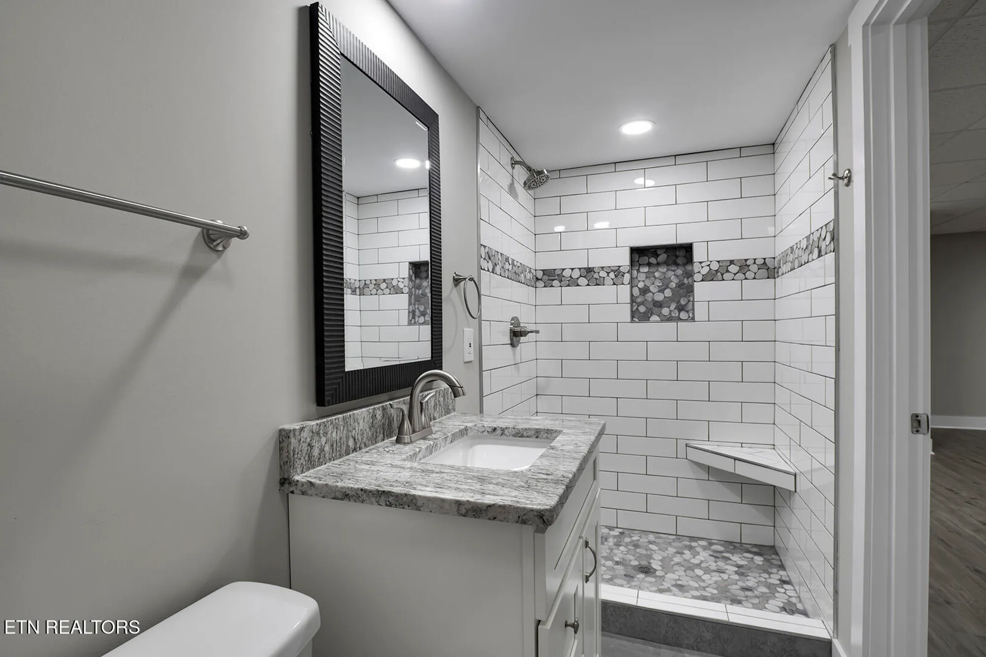 Property Slideshow image 40 of 50 | 301 uhdali pl, Loudon, TN, 37774