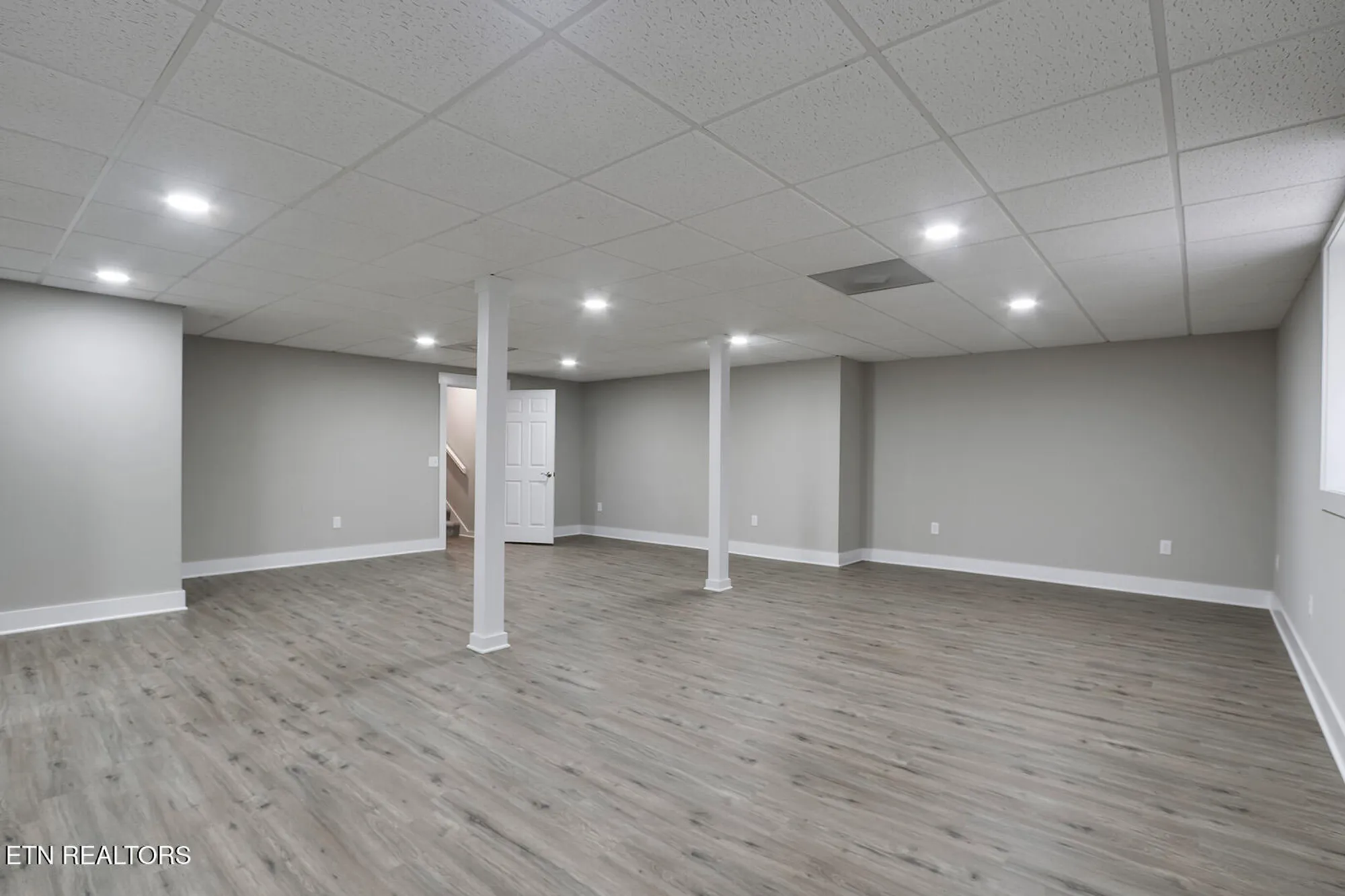 Property Slideshow image 42 of 50 | 301 uhdali pl, Loudon, TN, 37774