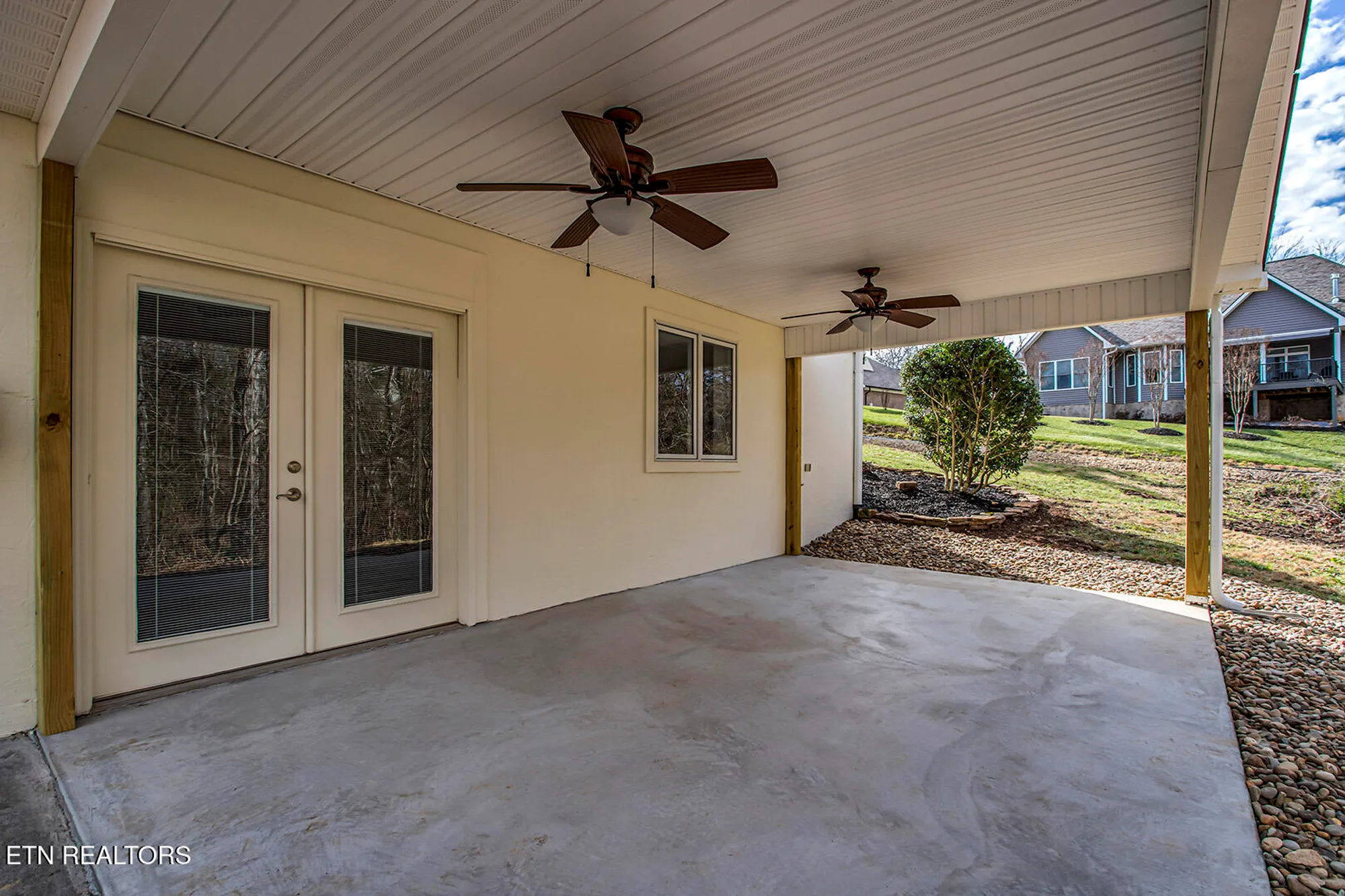 Property Slideshow image 44 of 50 | 301 uhdali pl, Loudon, TN, 37774