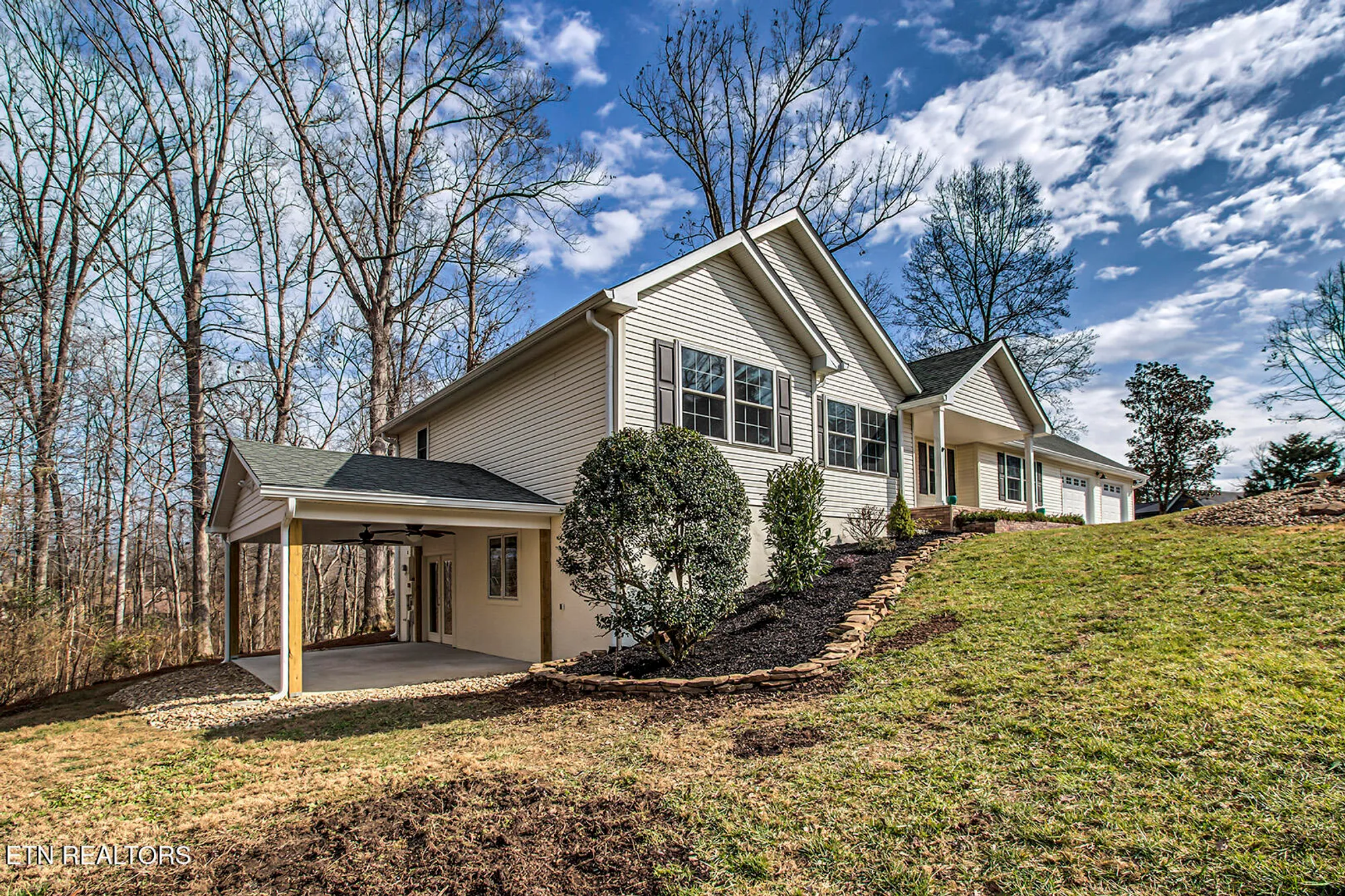 Property Slideshow image 46 of 50 | 301 uhdali pl, Loudon, TN, 37774