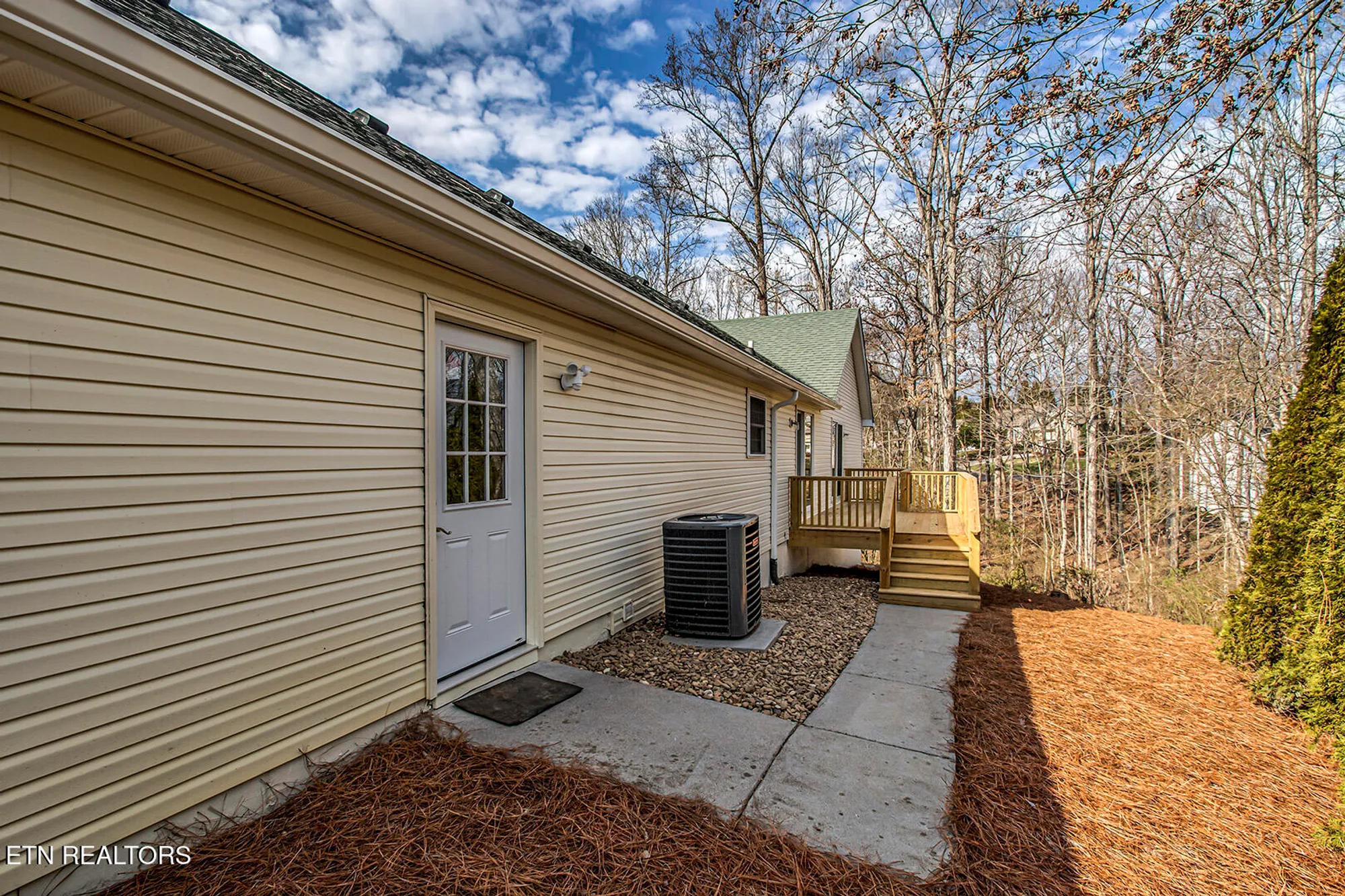 Property Slideshow image 48 of 50 | 301 uhdali pl, Loudon, TN, 37774