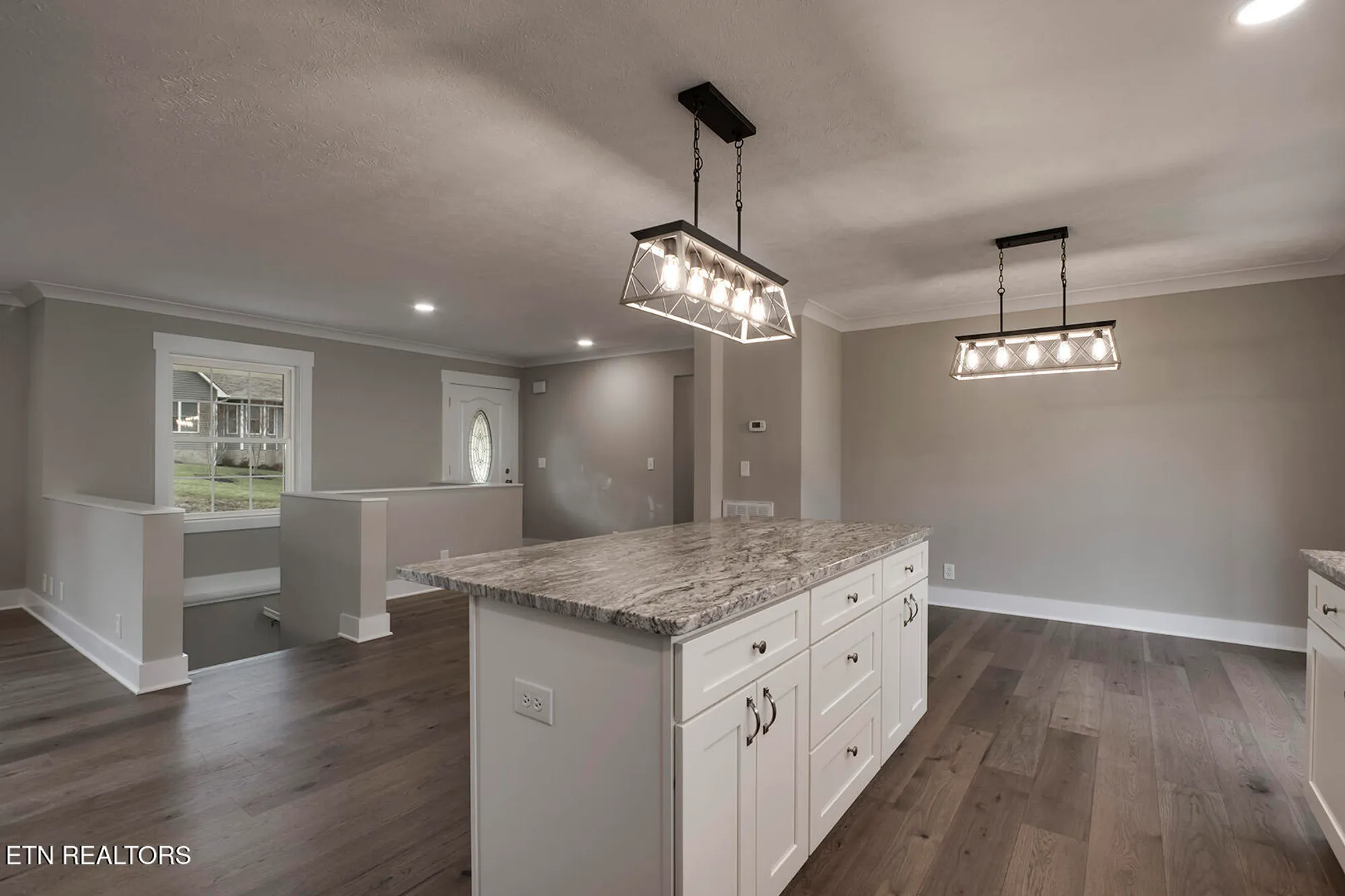 Property Slideshow image 7 of 50 | 301 uhdali pl, Loudon, TN, 37774