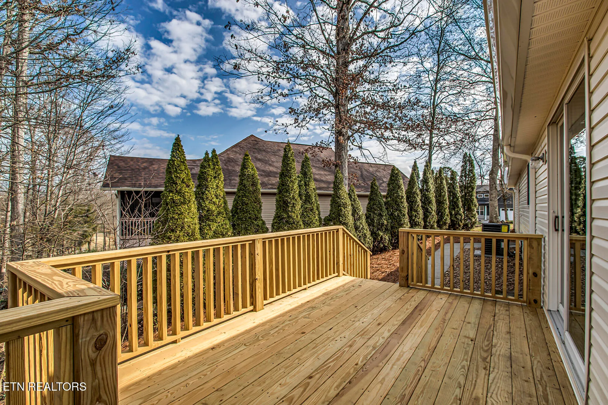 Property Slideshow image 12 of 50 | 301 uhdali pl, Loudon, TN, 37774