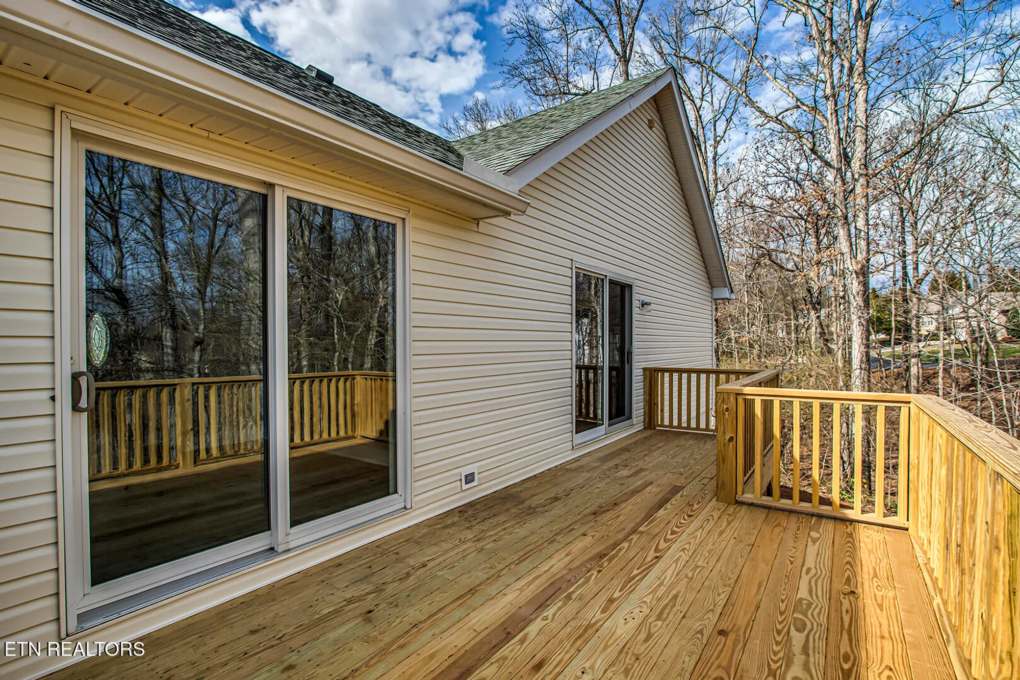Property Slideshow image 13 of 50 | 301 uhdali pl, Loudon, TN, 37774