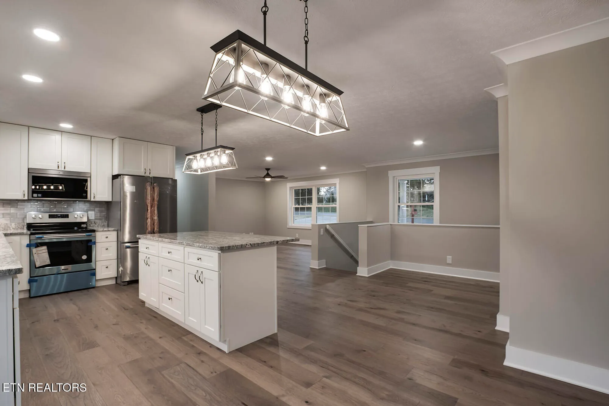 Property Slideshow image 14 of 50 | 301 uhdali pl, Loudon, TN, 37774