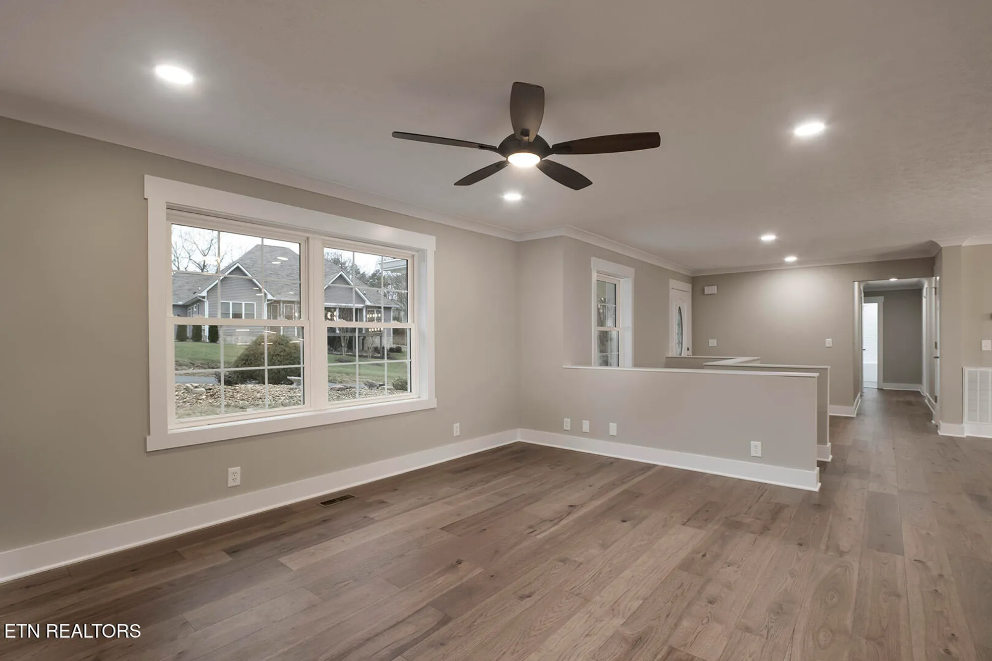 Property Slideshow image 17 of 50 | 301 uhdali pl, Loudon, TN, 37774