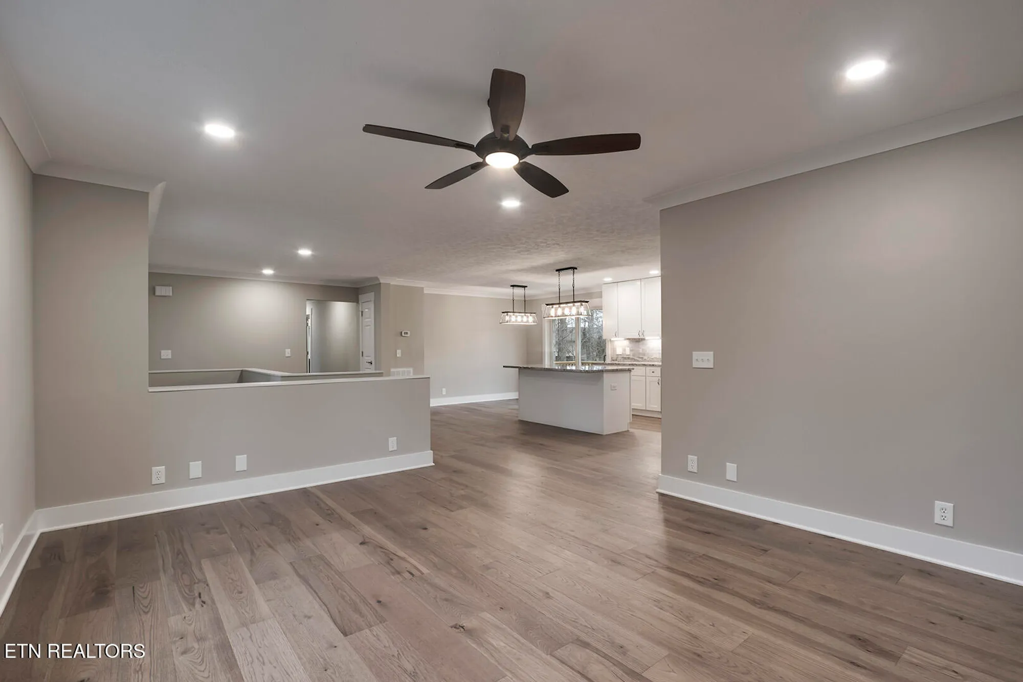 Property Slideshow image 18 of 50 | 301 uhdali pl, Loudon, TN, 37774