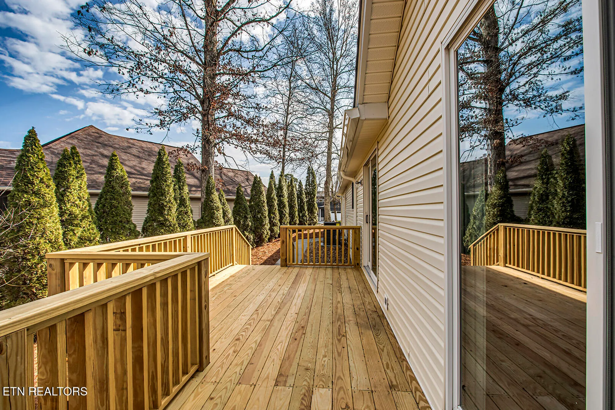 Property Slideshow image 25 of 50 | 301 uhdali pl, Loudon, TN, 37774