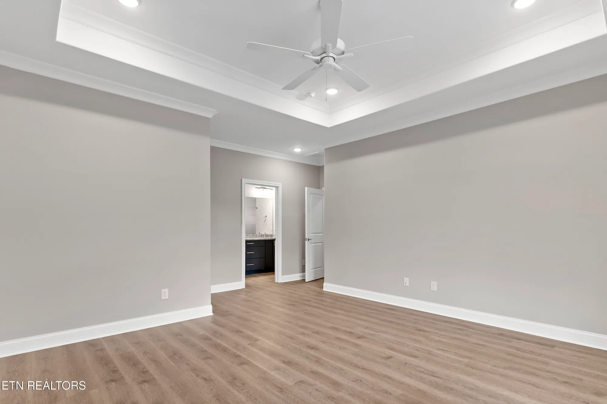 Property Slideshow image 21 of 44 | 150 cherry blossom ct, Lenoir City, TN, 37772