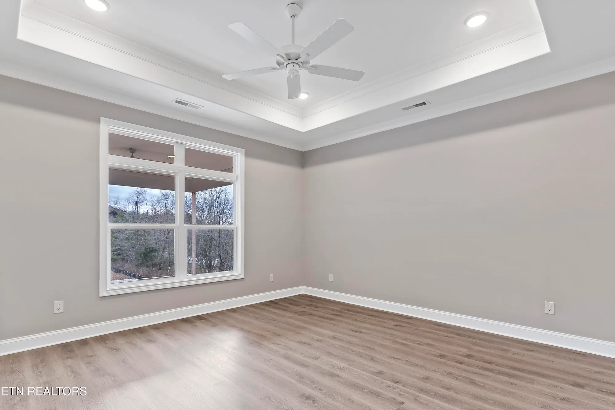 Property Slideshow image 20 of 44 | 150 cherry blossom ct, Lenoir City, TN, 37772