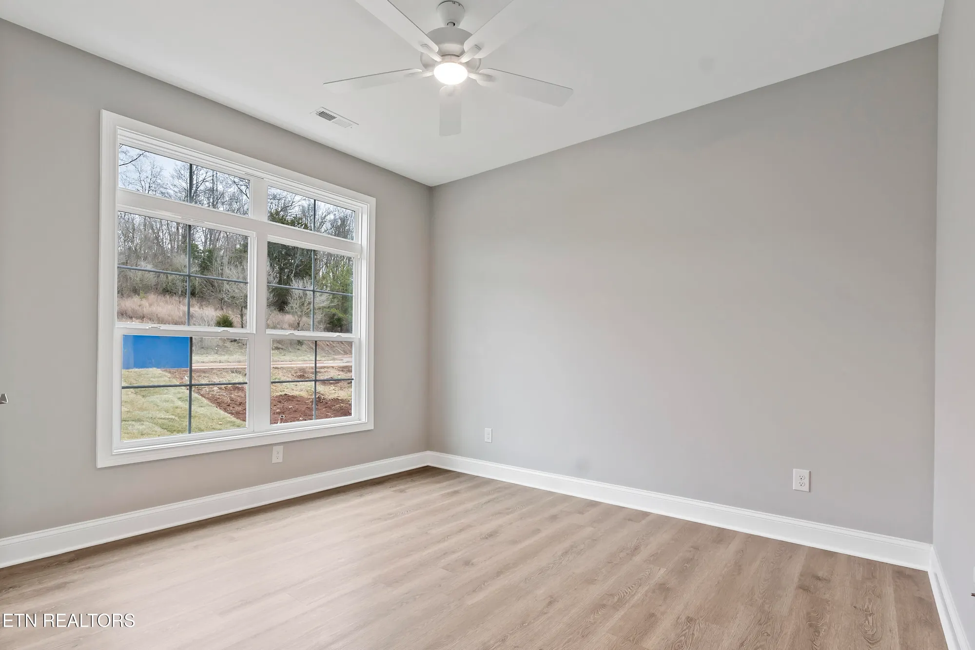 Property Slideshow image 4 of 44 | 150 cherry blossom ct, Lenoir City, TN, 37772