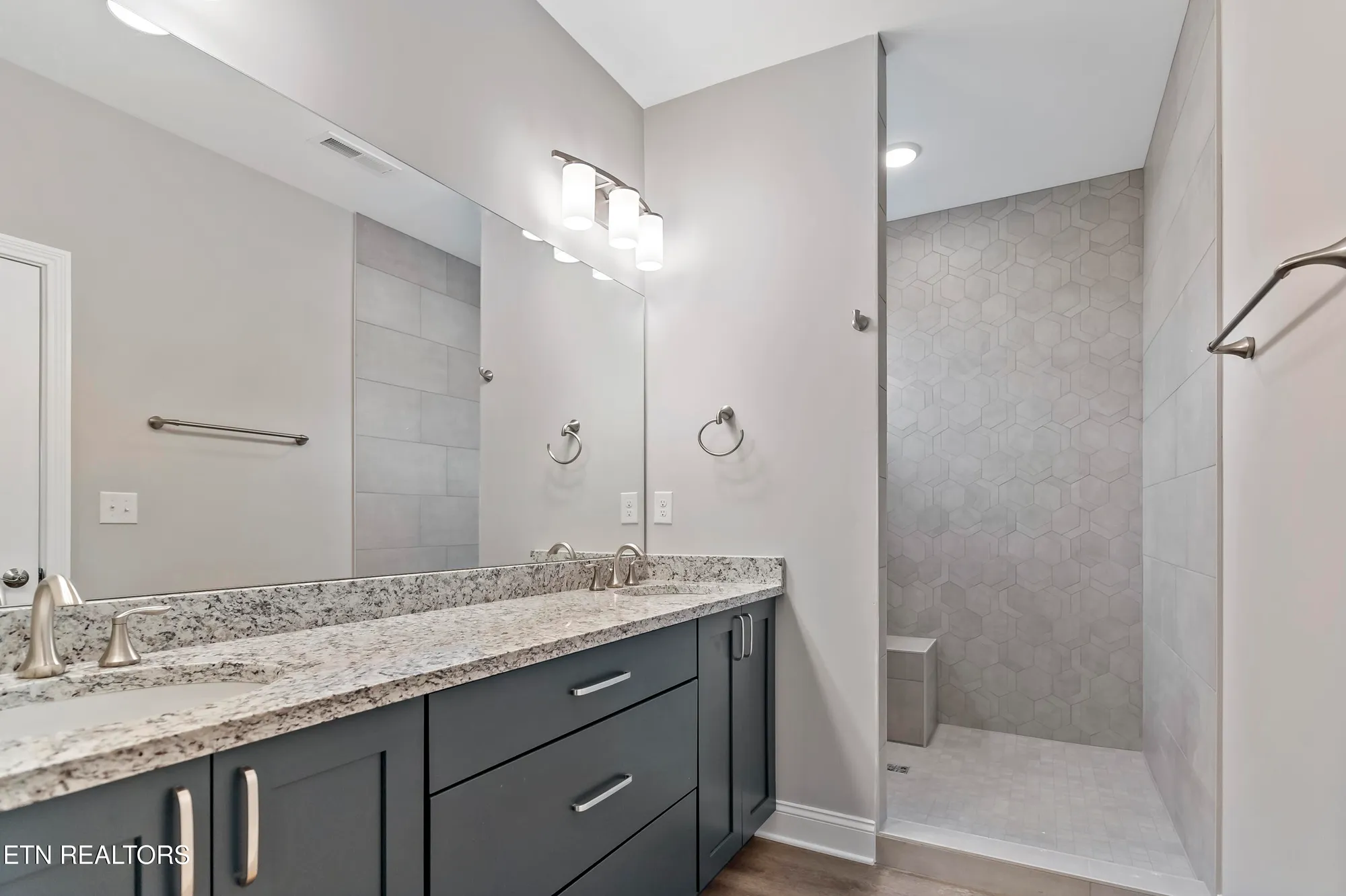 Property Slideshow image 22 of 44 | 150 cherry blossom ct, Lenoir City, TN, 37772