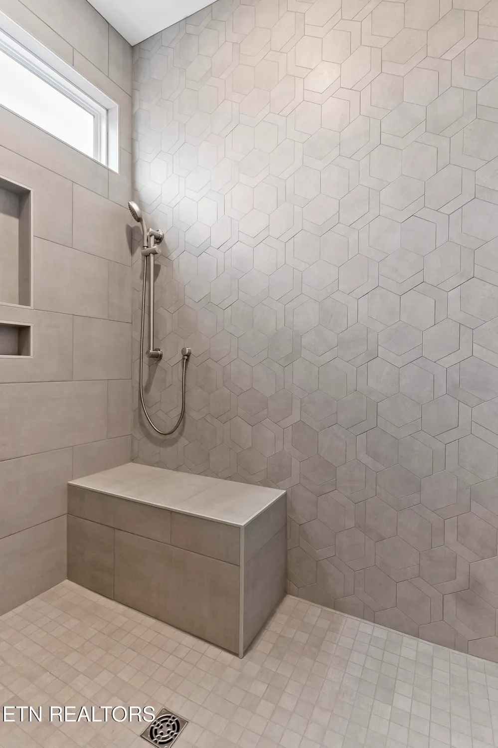 Property Slideshow image 23 of 44 | 150 cherry blossom ct, Lenoir City, TN, 37772