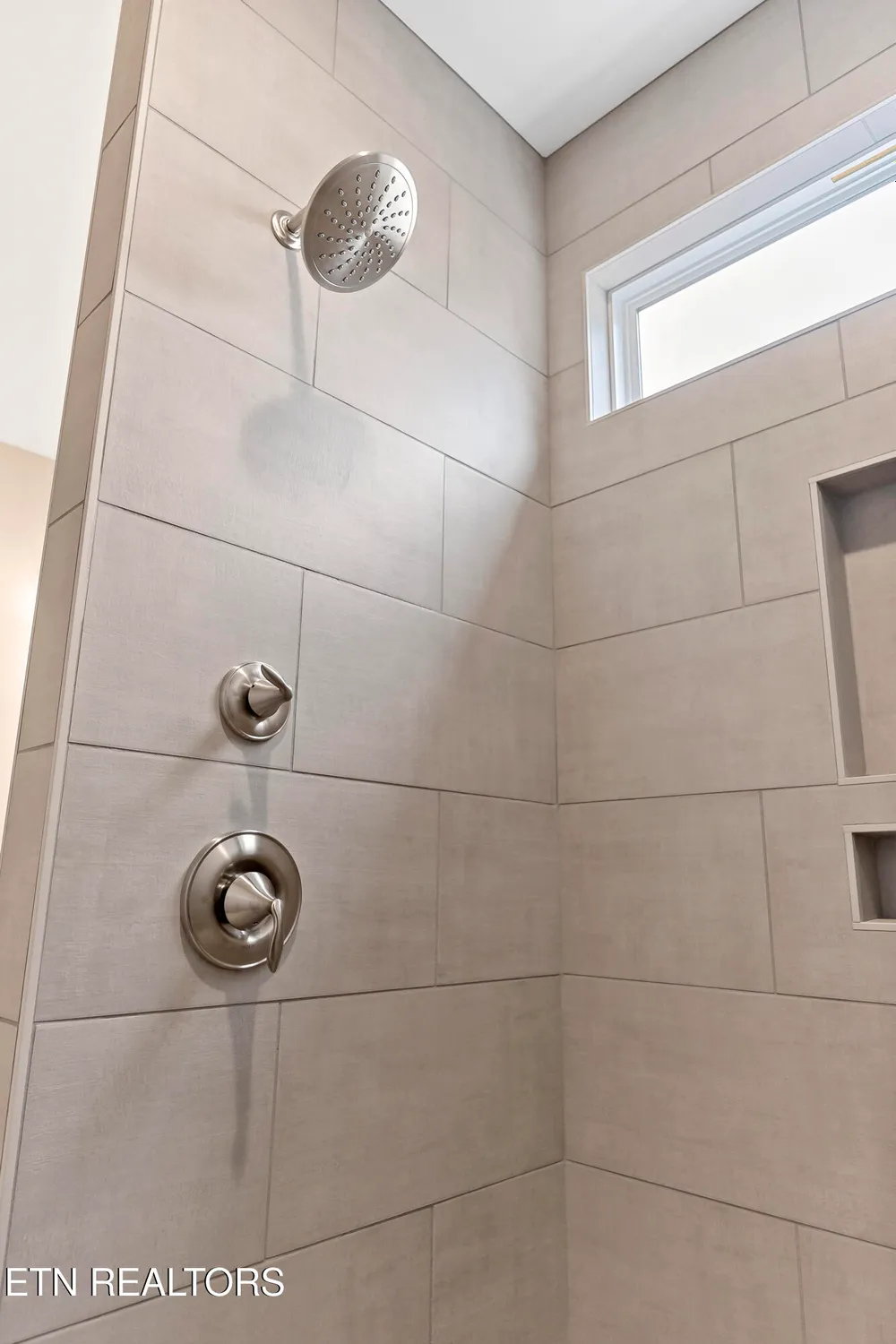 Property Slideshow image 24 of 44 | 150 cherry blossom ct, Lenoir City, TN, 37772