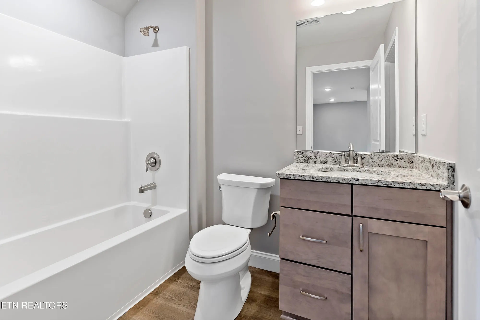 Property Slideshow image 32 of 44 | 150 cherry blossom ct, Lenoir City, TN, 37772