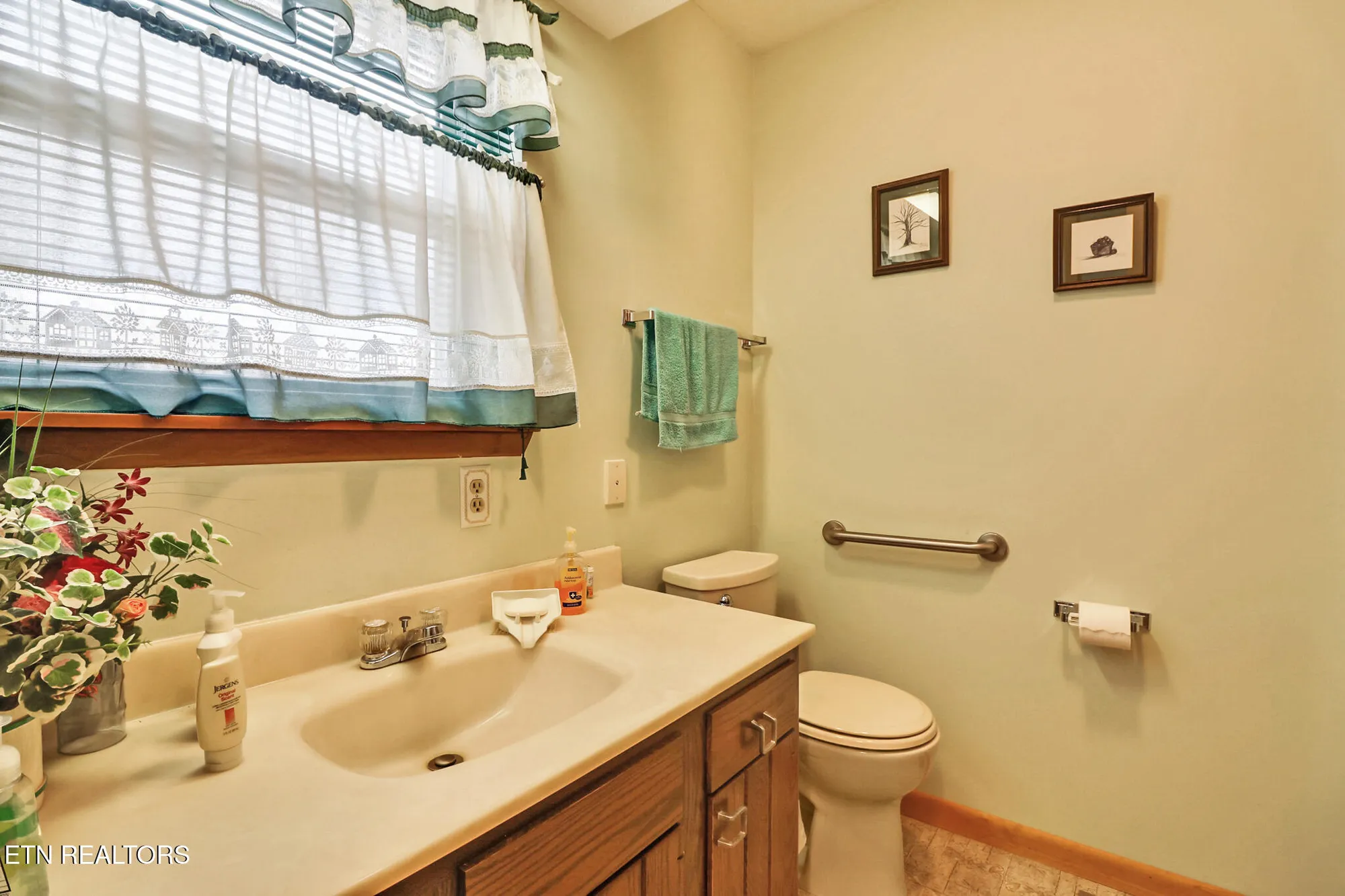 Property Slideshow image 12 of 37 | 27 brambleton ct, Crossville, TN, 38558