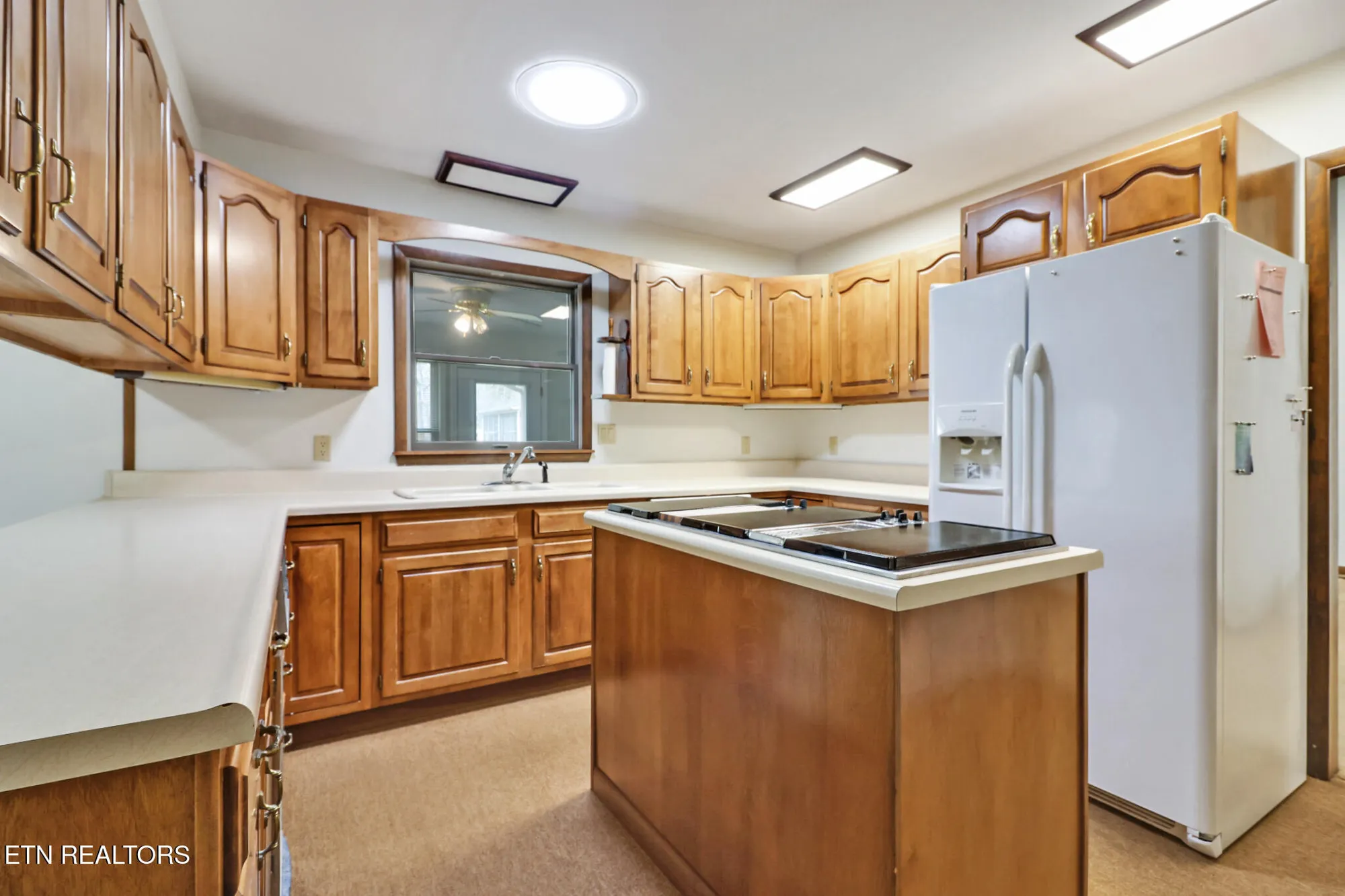 Property Slideshow image 11 of 50 | 12 black oak cir, Crossville, TN, 38558