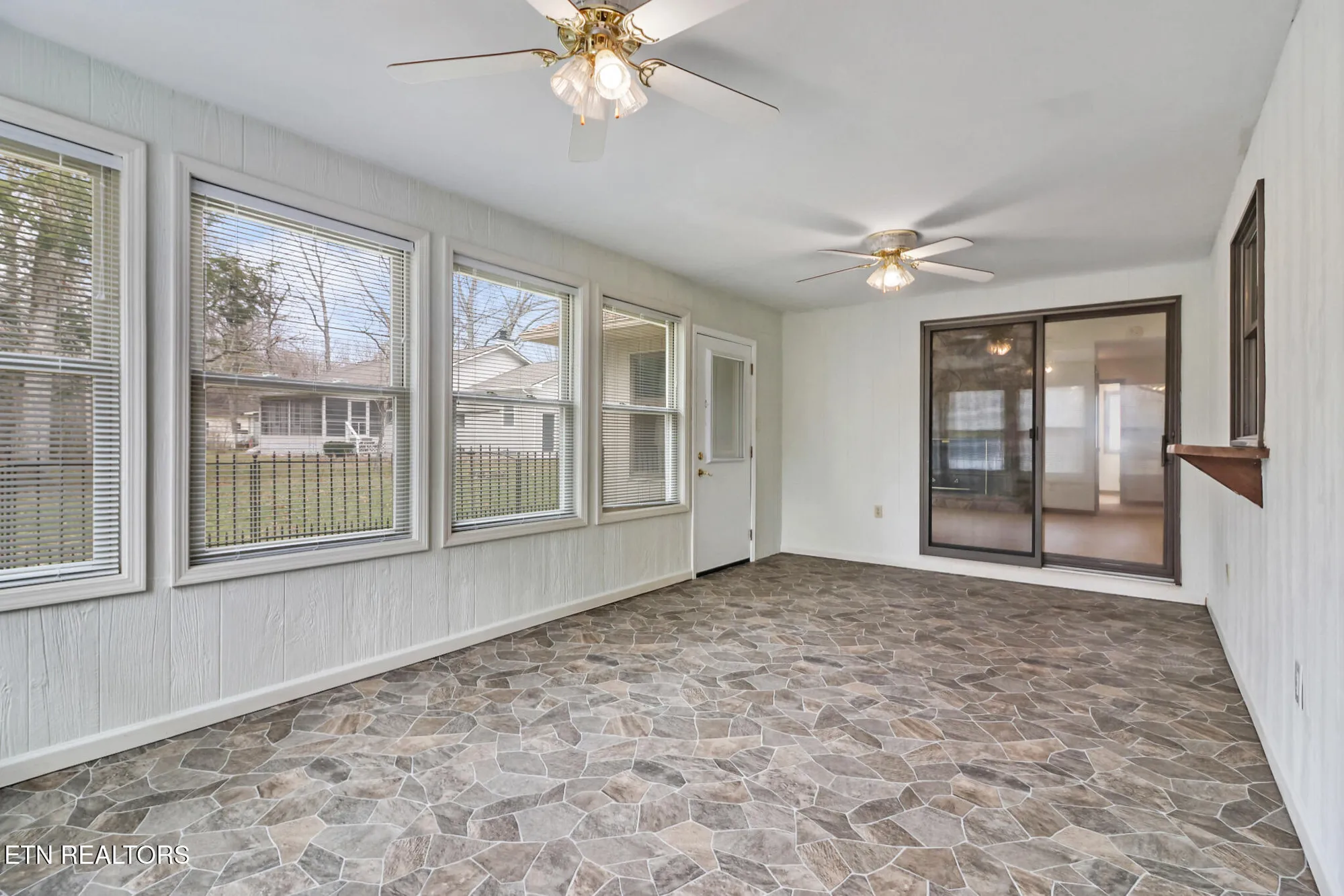 Property Slideshow image 23 of 50 | 12 black oak cir, Crossville, TN, 38558