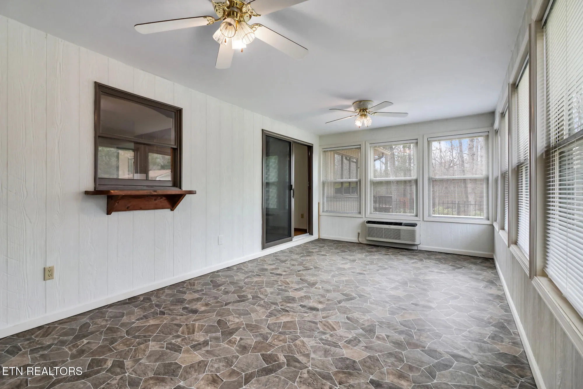 Property Slideshow image 24 of 50 | 12 black oak cir, Crossville, TN, 38558