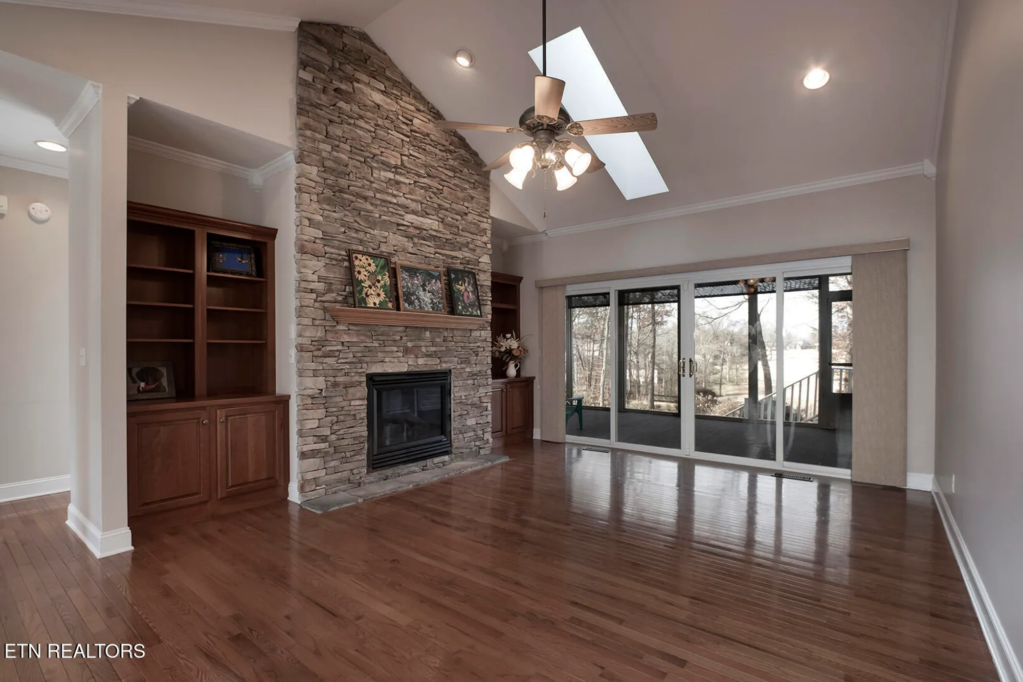 Property Slideshow image 8 of 62 | 106 geya cir, Loudon, TN, 37774