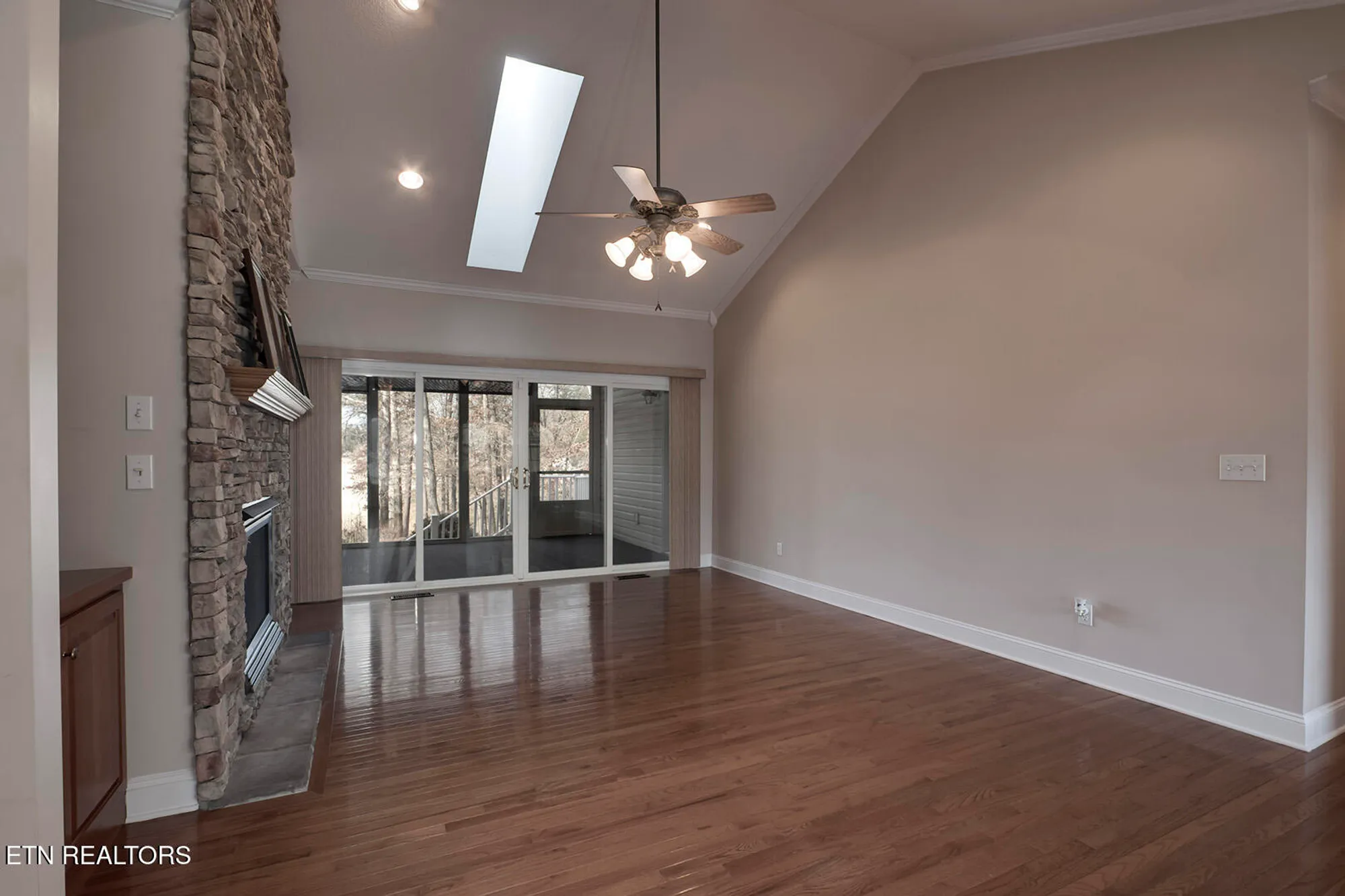 Property Slideshow image 9 of 62 | 106 geya cir, Loudon, TN, 37774