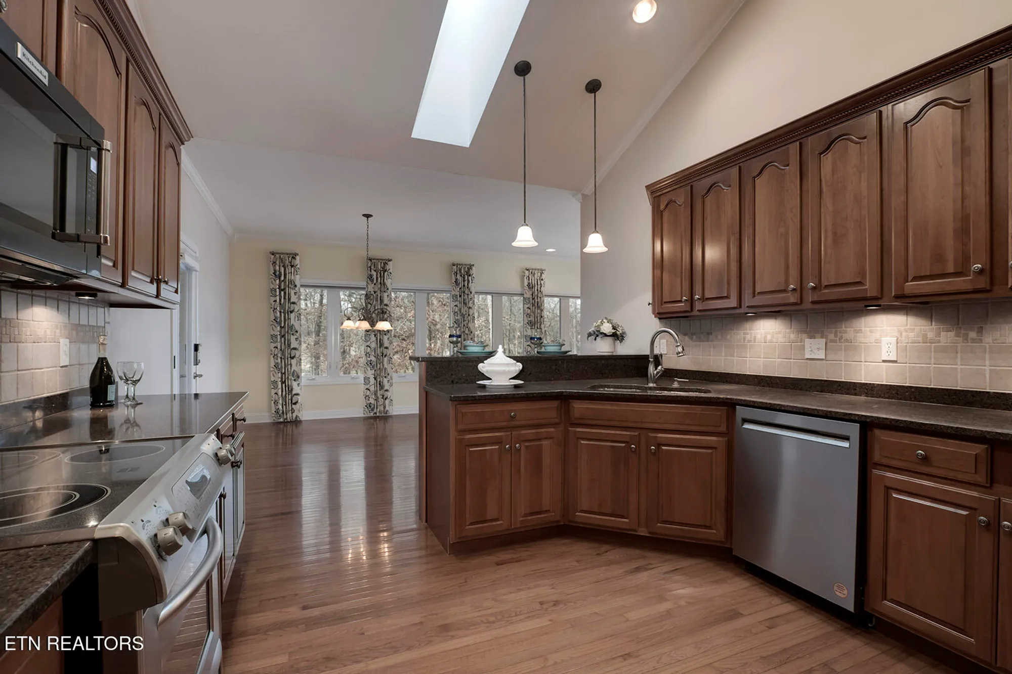 Property Slideshow image 18 of 62 | 106 geya cir, Loudon, TN, 37774