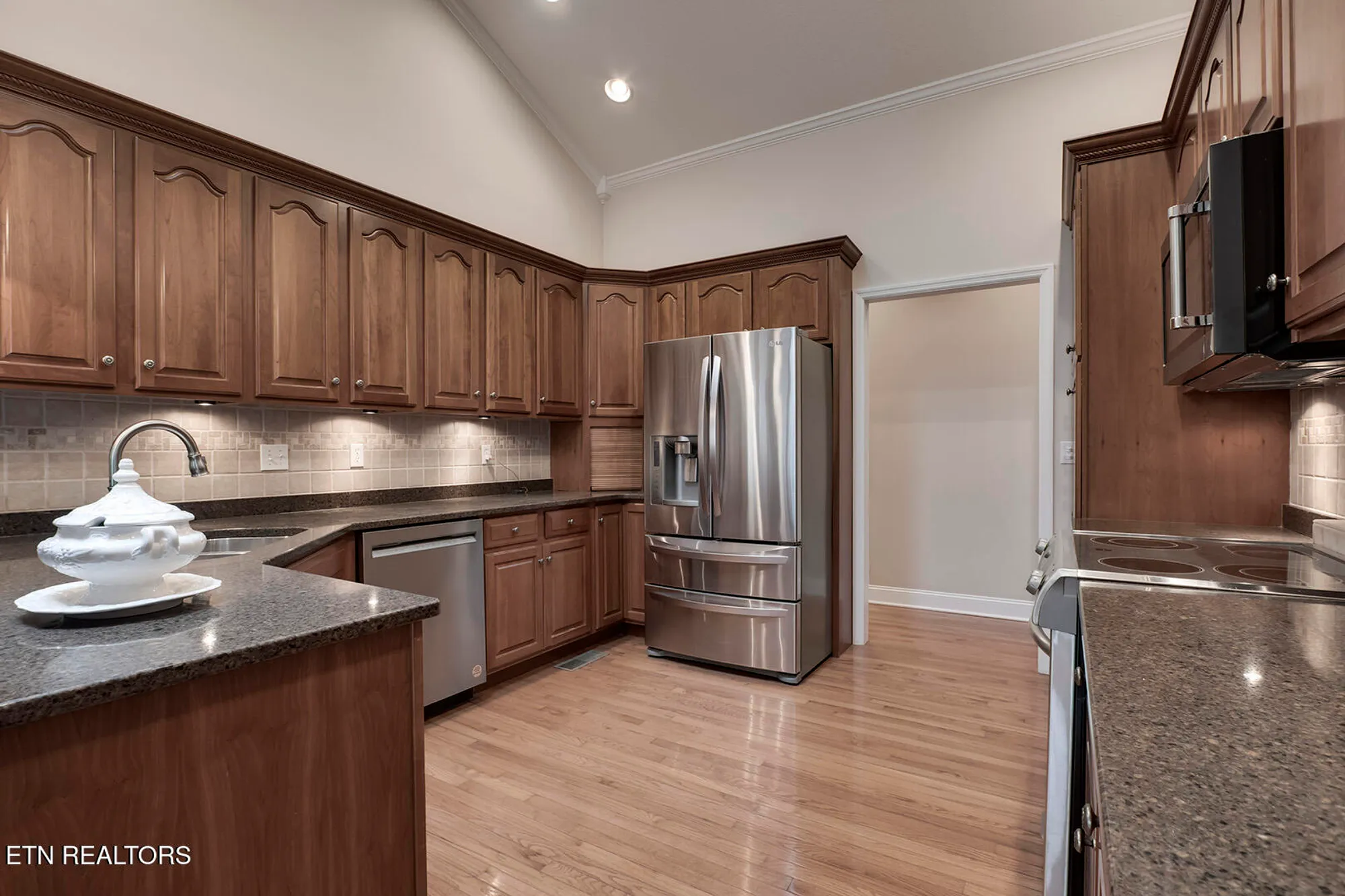 Property Slideshow image 19 of 62 | 106 geya cir, Loudon, TN, 37774