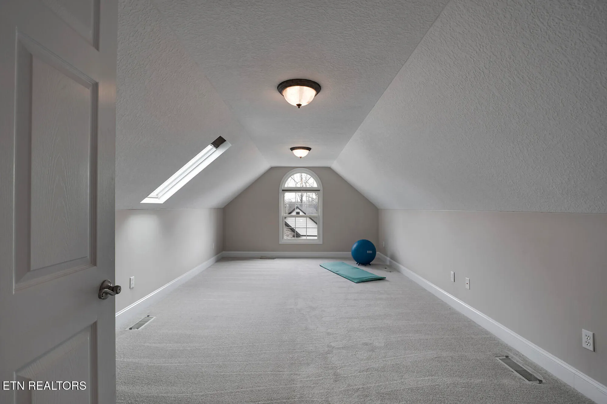 Property Slideshow image 37 of 62 | 106 geya cir, Loudon, TN, 37774