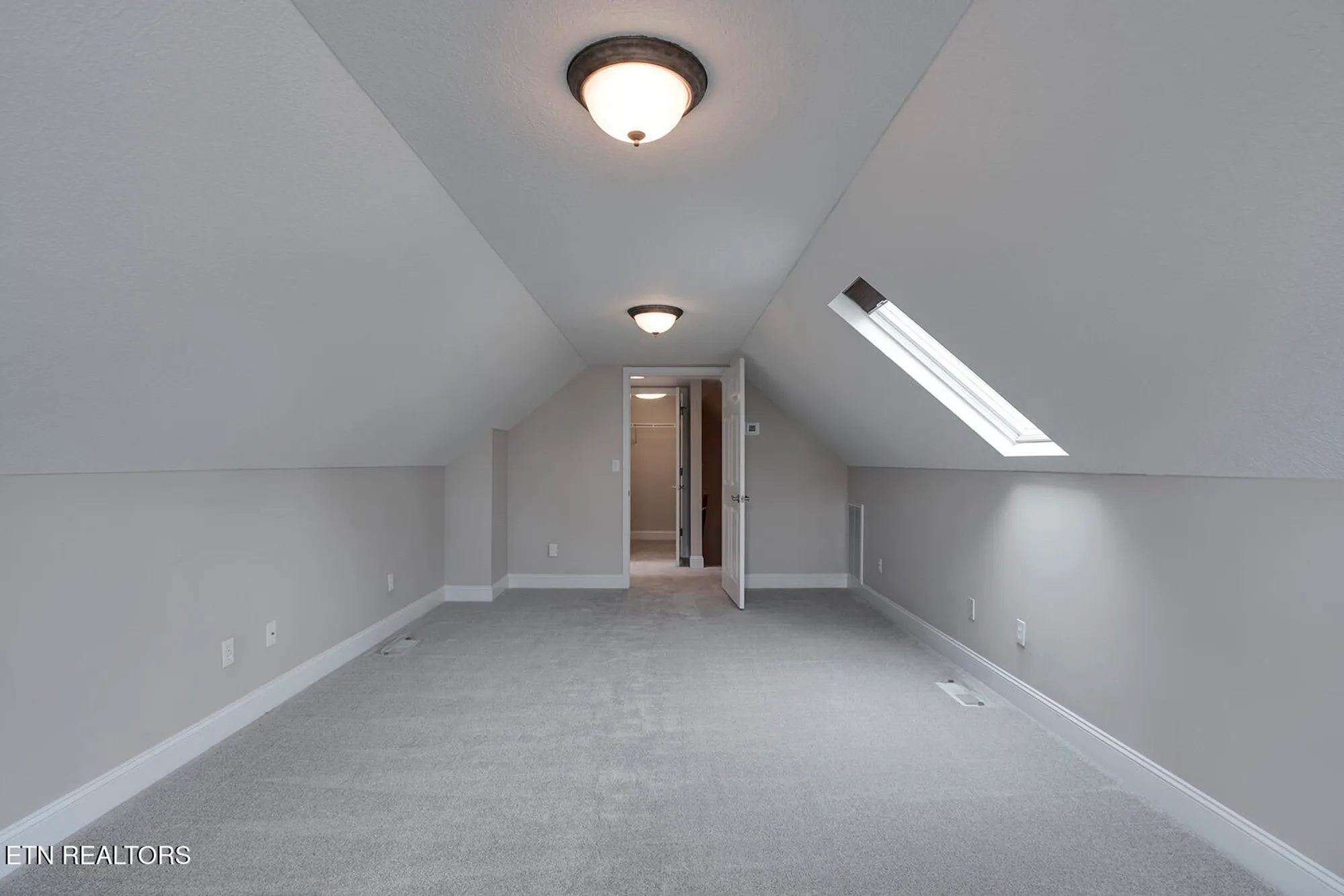 Property Slideshow image 38 of 62 | 106 geya cir, Loudon, TN, 37774